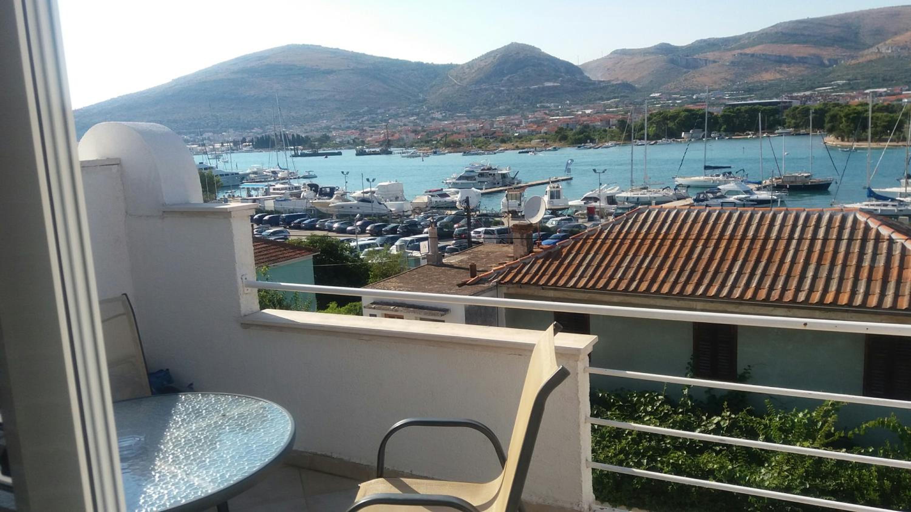 Apartment with Terrace and Sea View - Photo 41