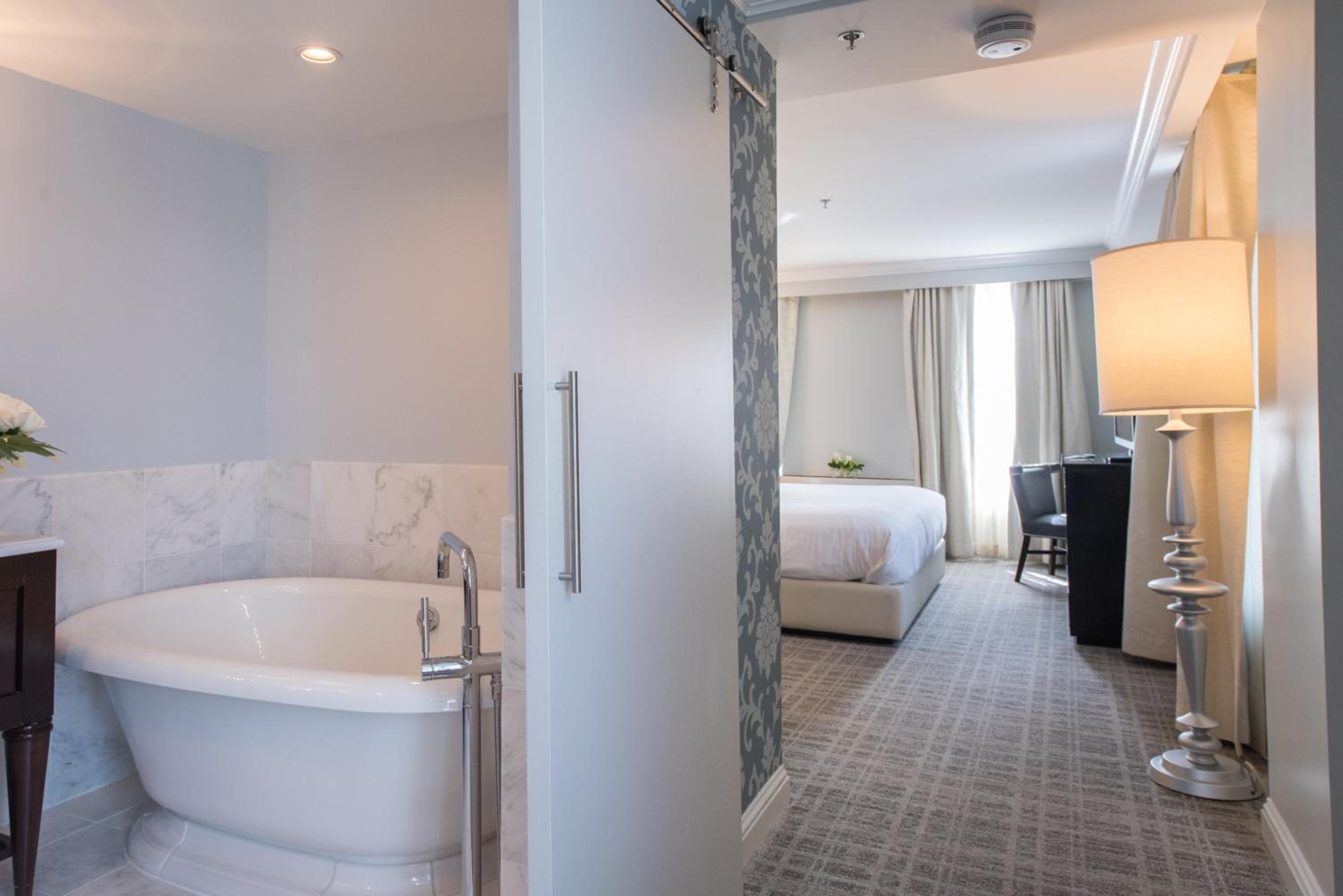 King Corner Room