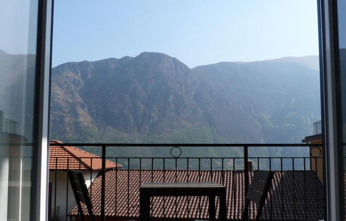 Apartment with Lake View photo 3