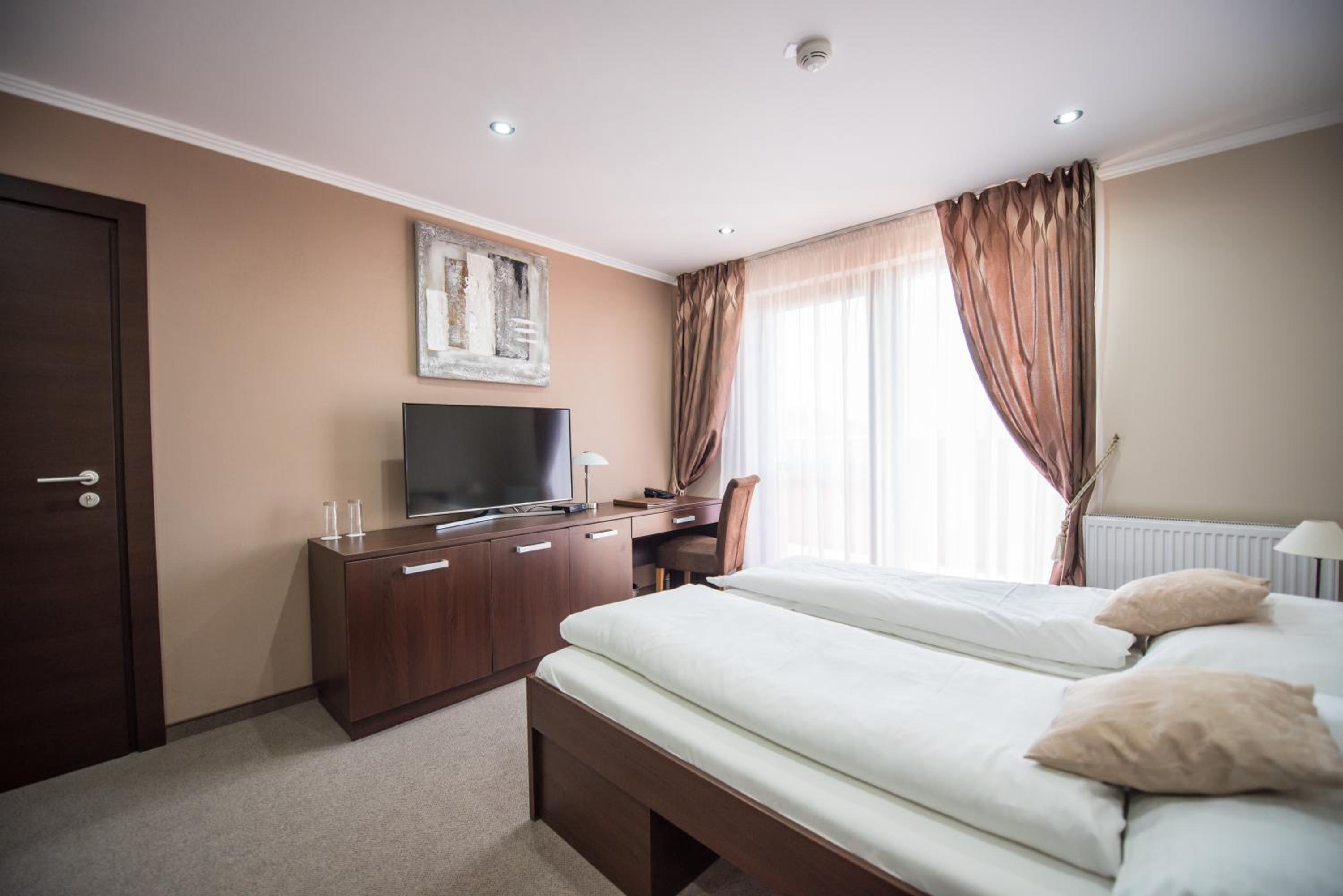 Double or Twin Room - Photo 2