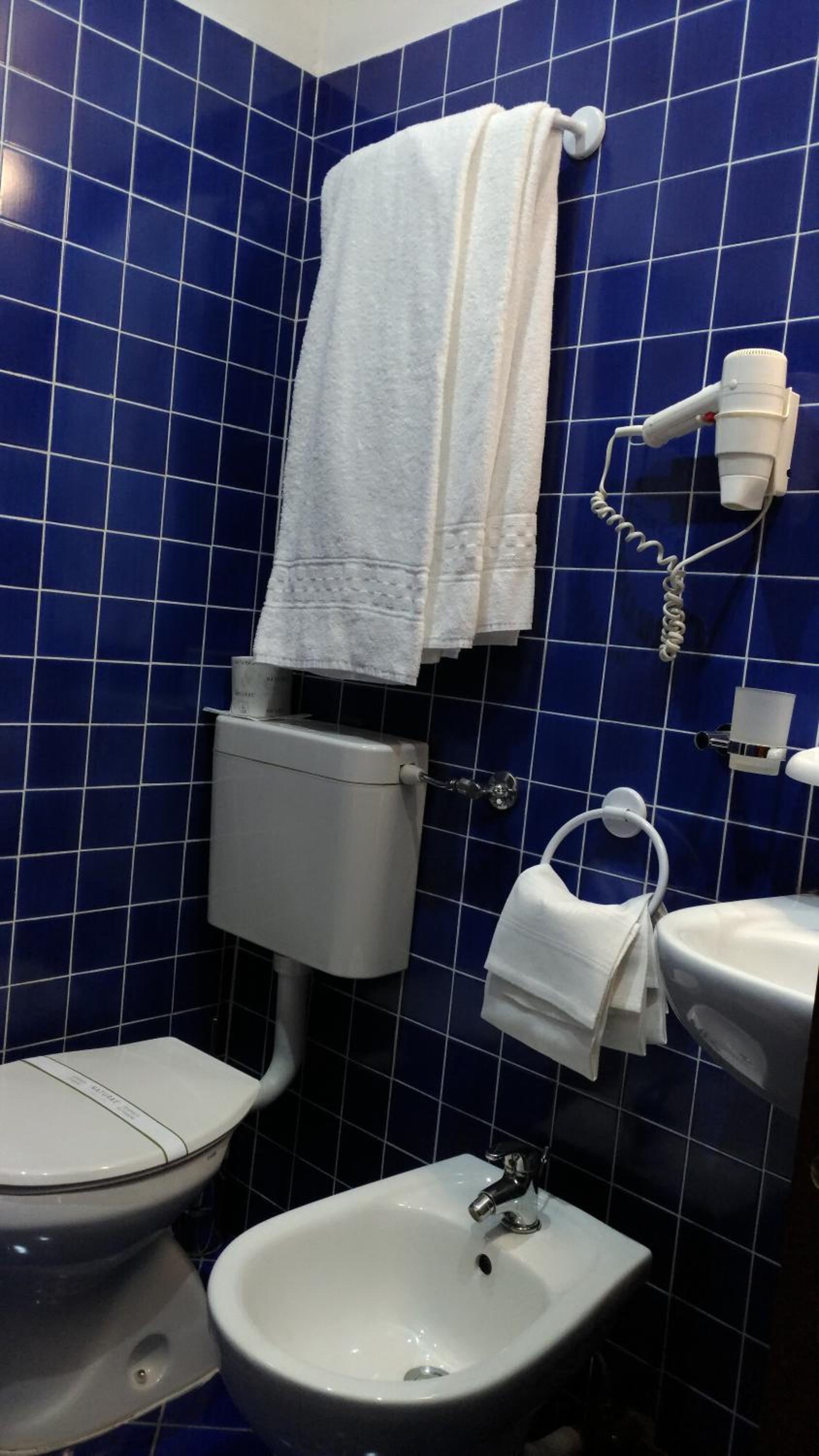 Triple Room thumbnail 5