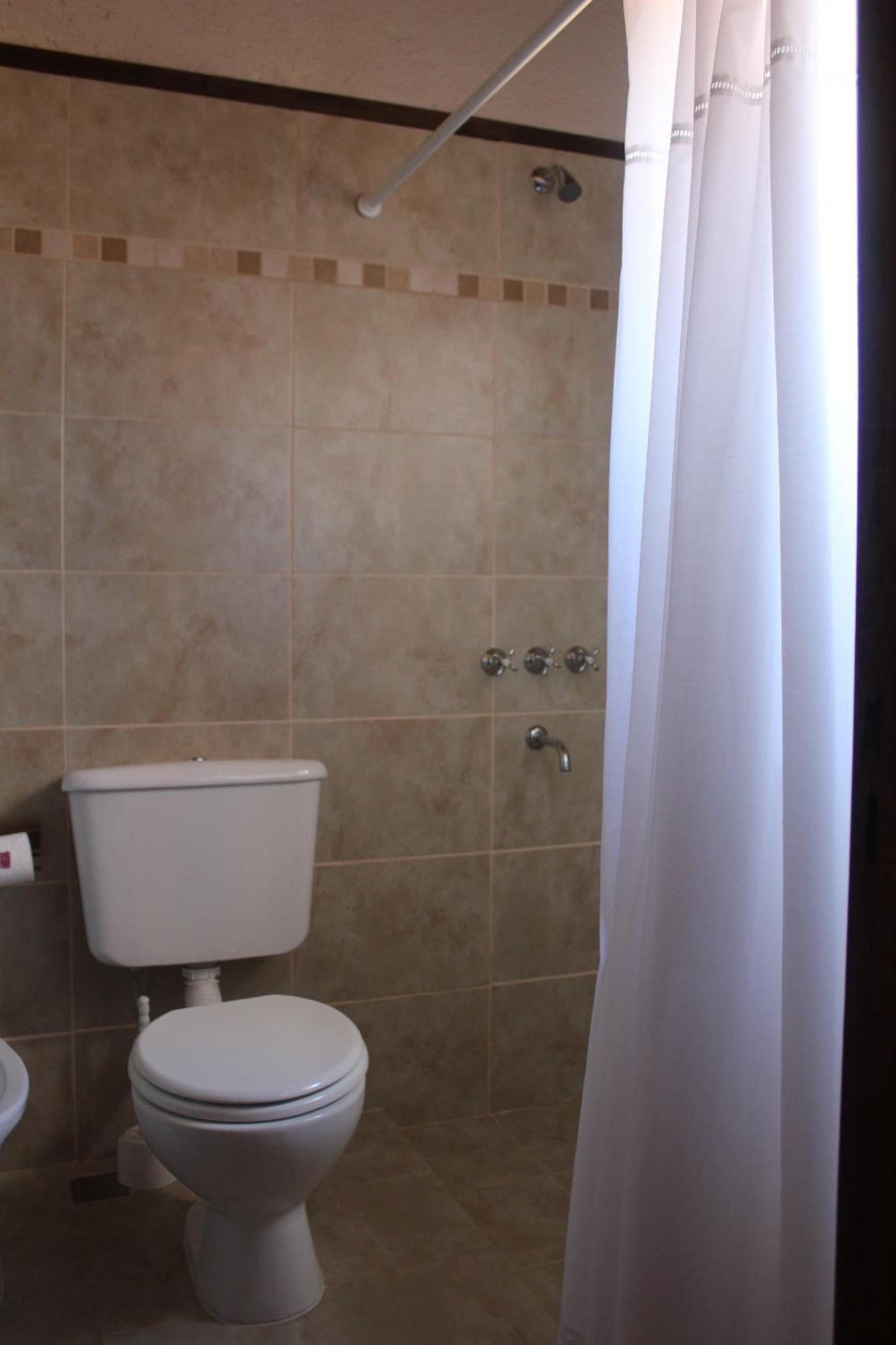 Twin Room with Private Bathroom photo 2