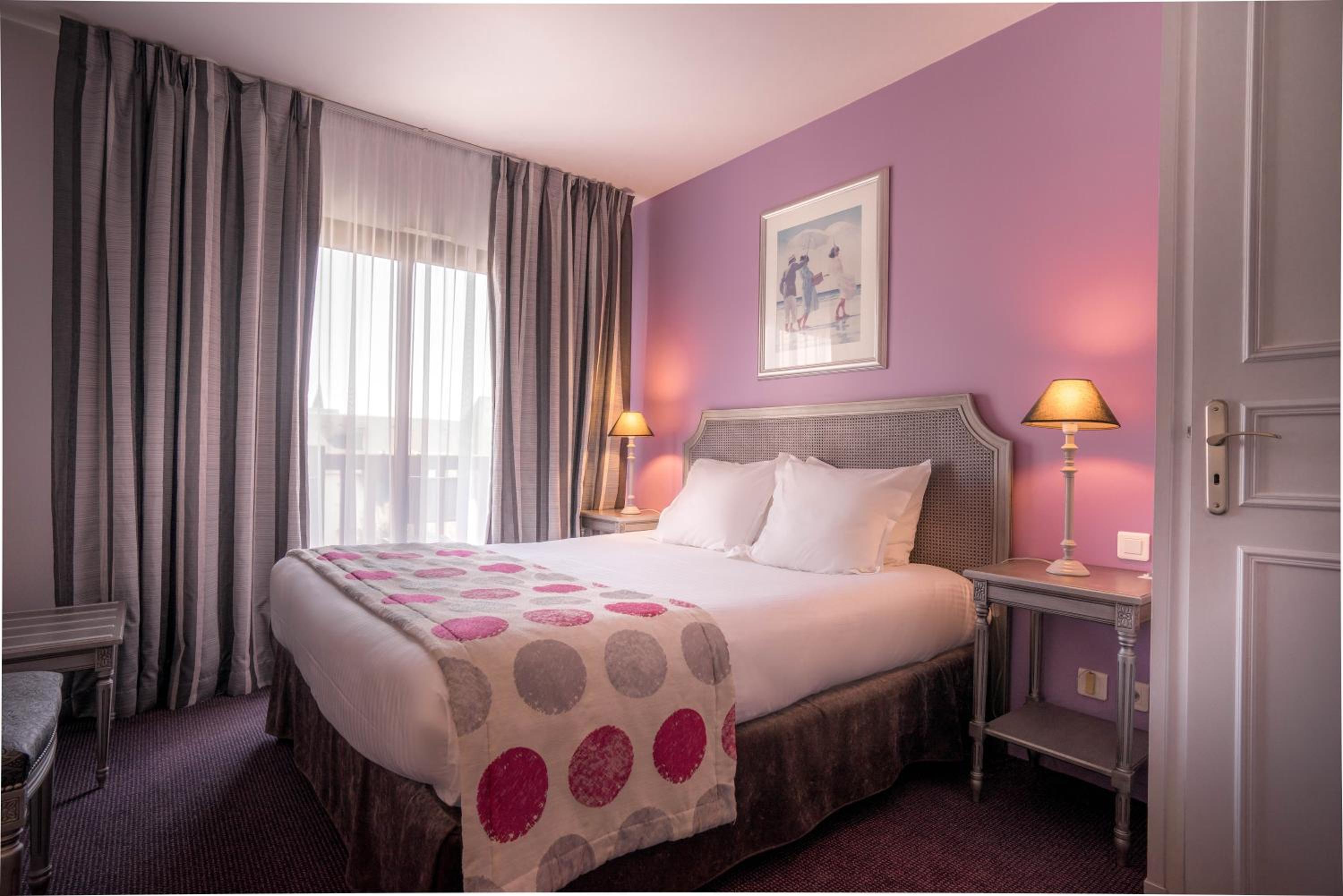 Superior King Room - Non-Smoking - Photo 3
