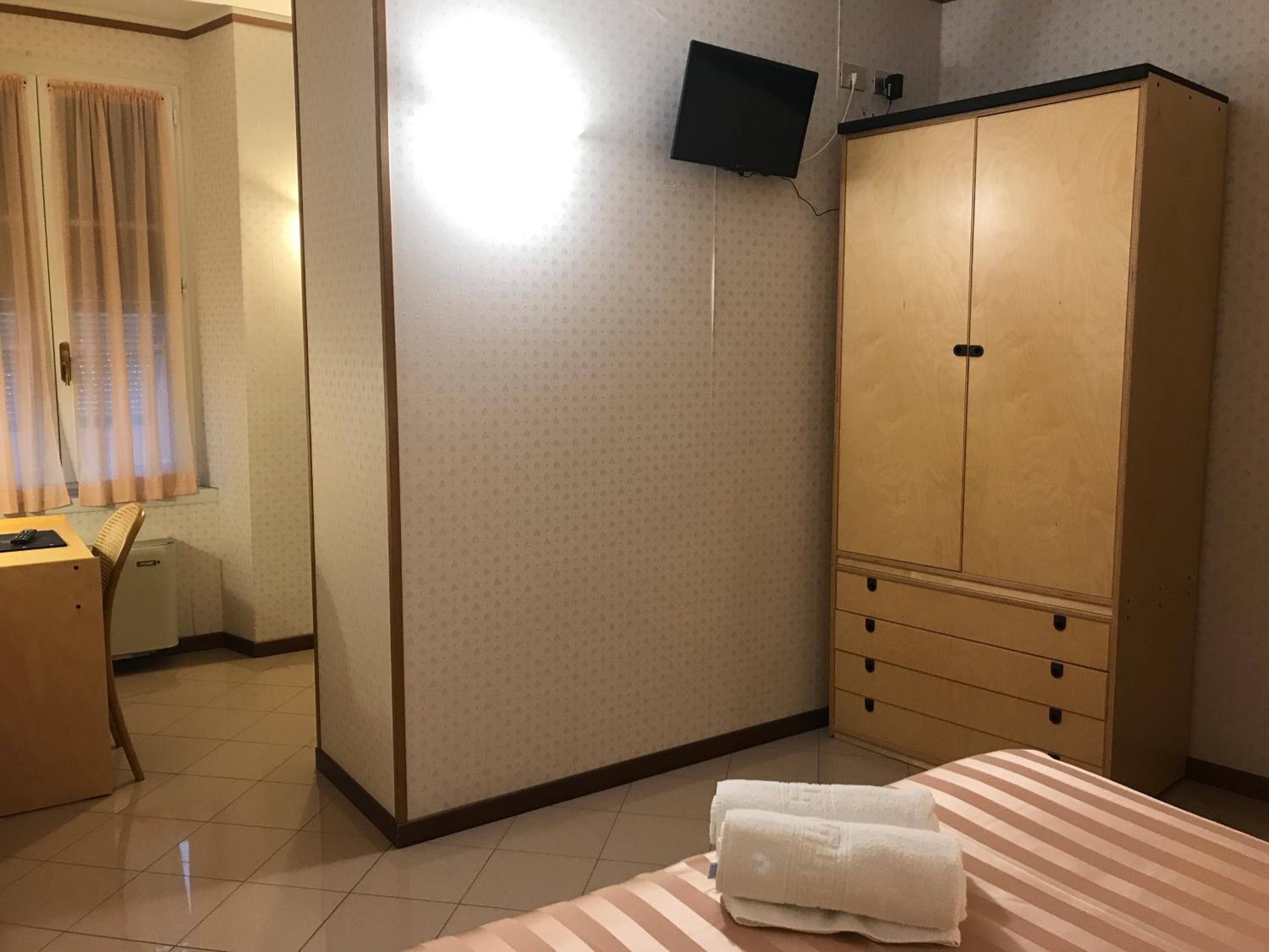 Large Single Room photo 3