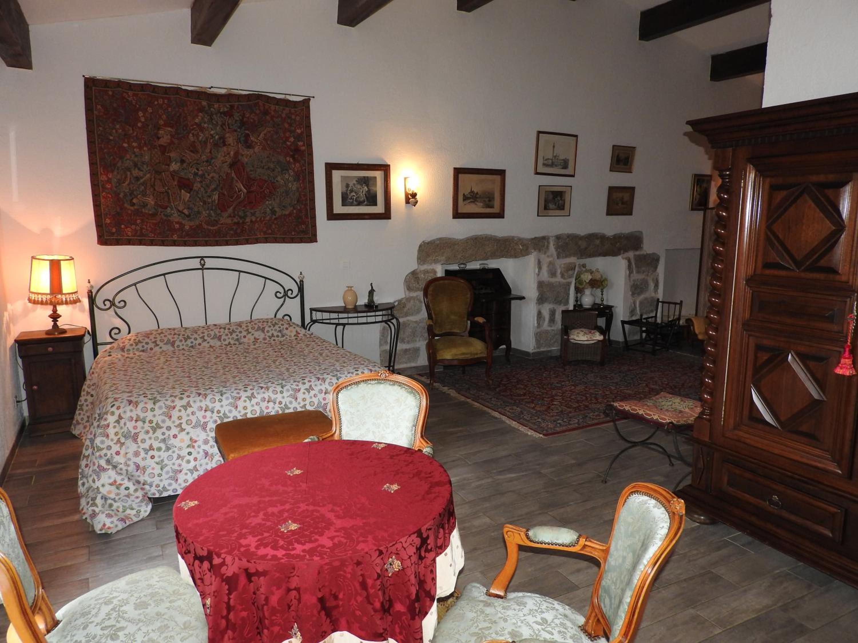 Family Room with Mountain View - Photo 1