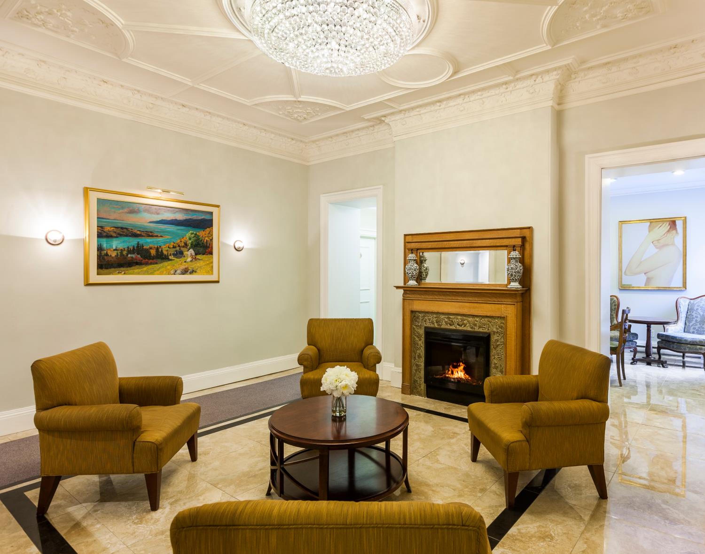 Deluxe Queen Room - Photo 2
