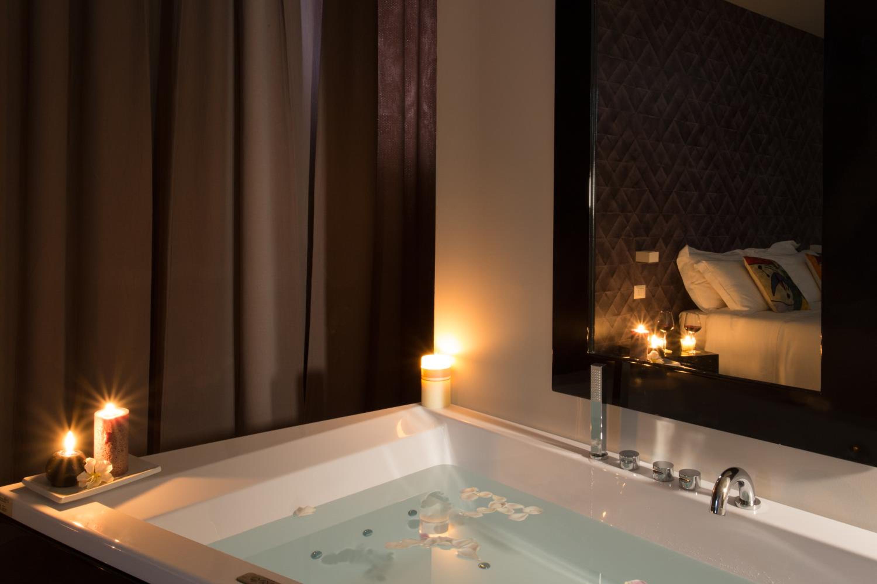 Deluxe Double Room with Hot Tub photo 3