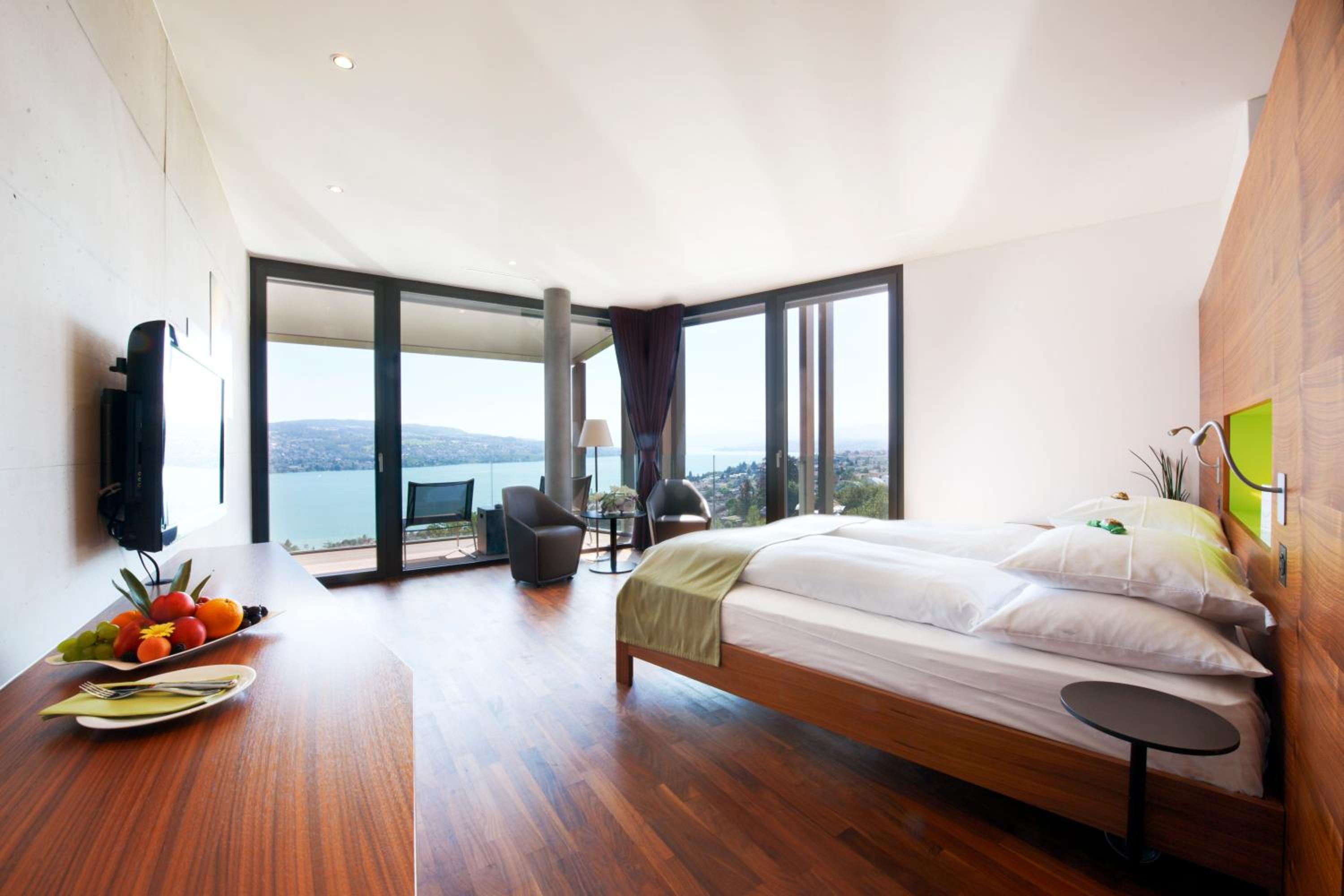 Panorama Club Junior Suite with Spa Bath and Lake View - Photo 1