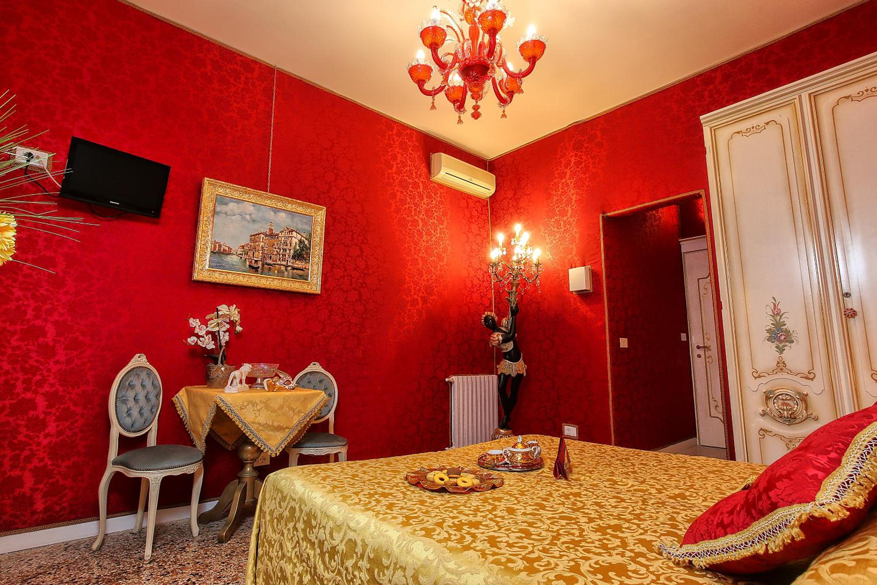 Deluxe Double Room with Canal View