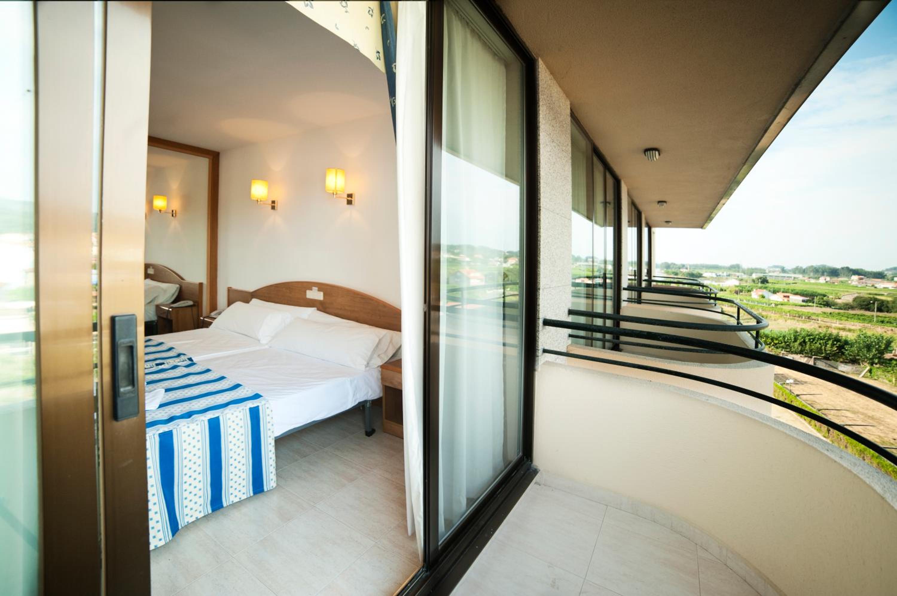 Deluxe Double Room with Balcony photo 2