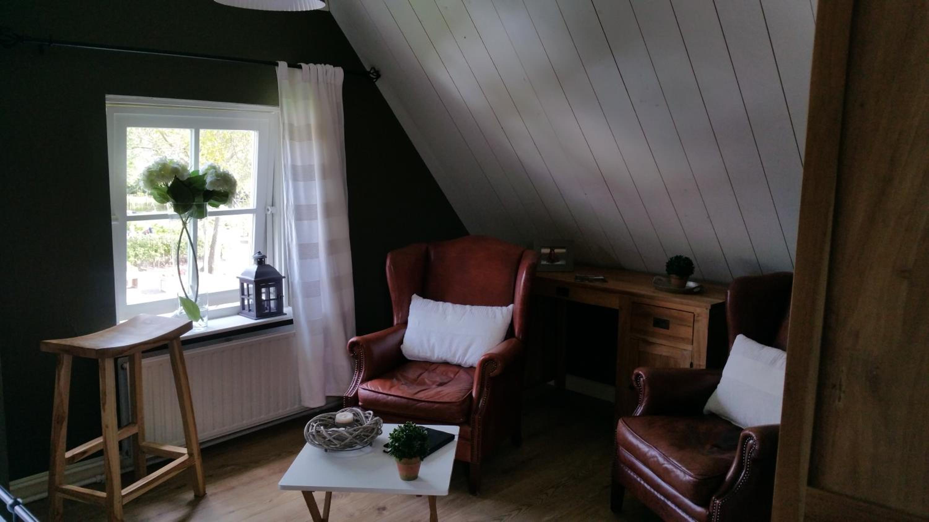 Large Double Room - Photo 10