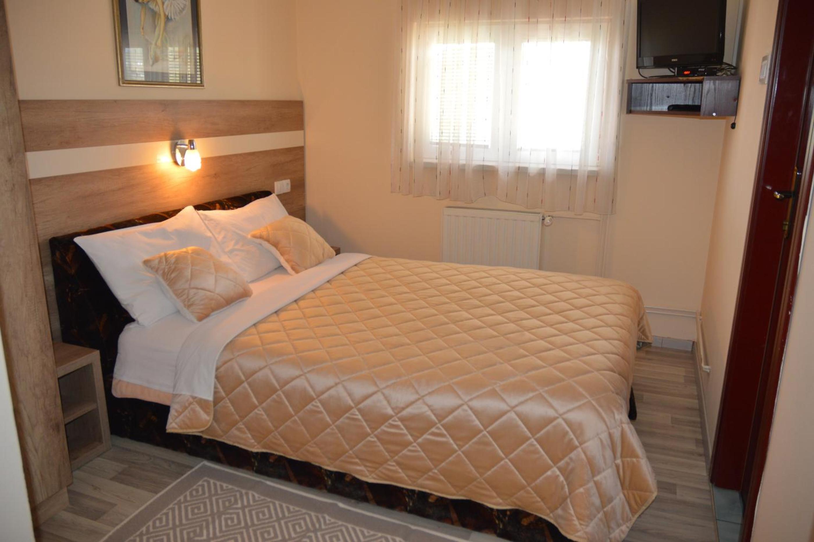 Double Room - Photo 3