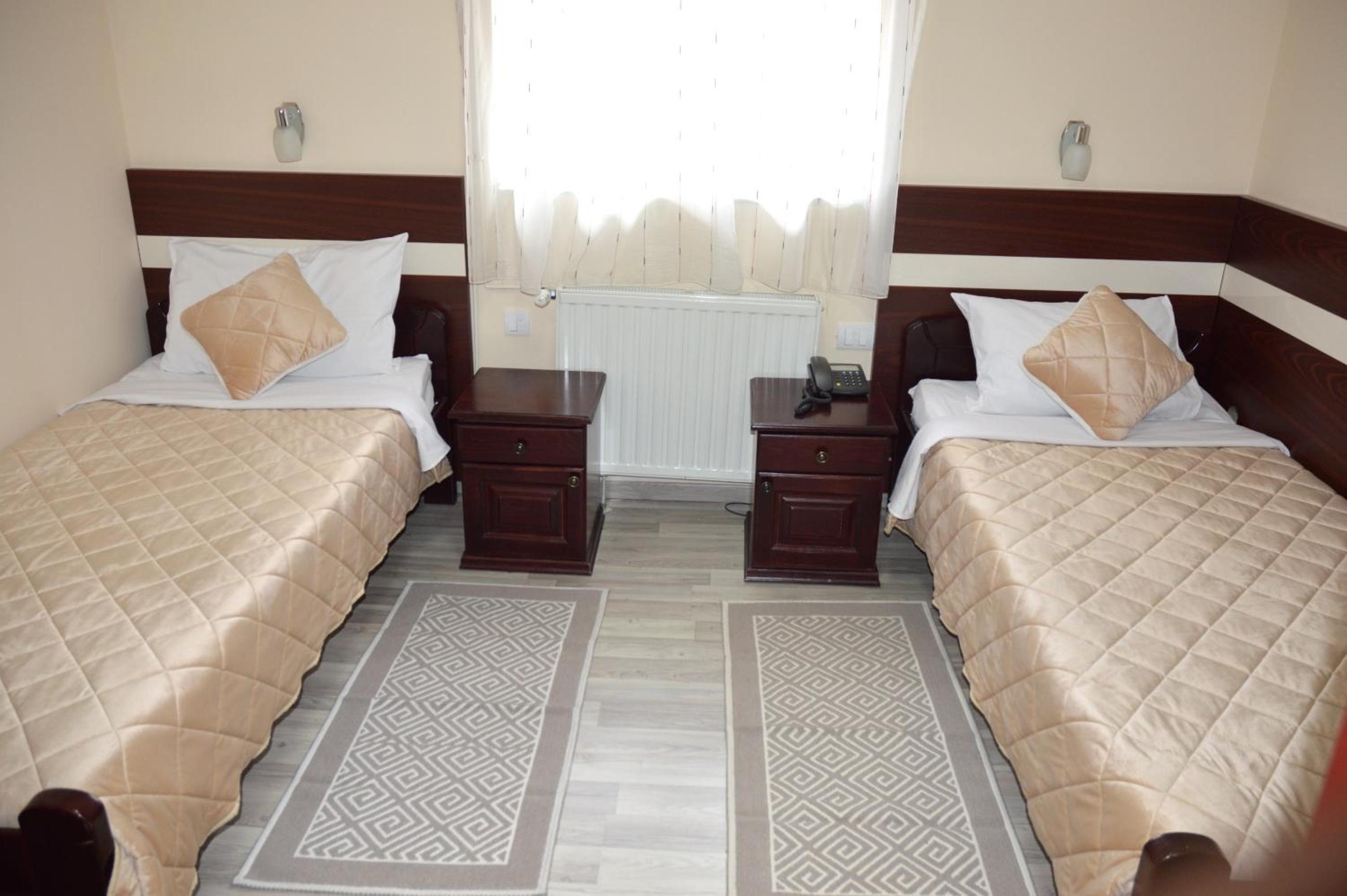 Twin Room - Photo 2
