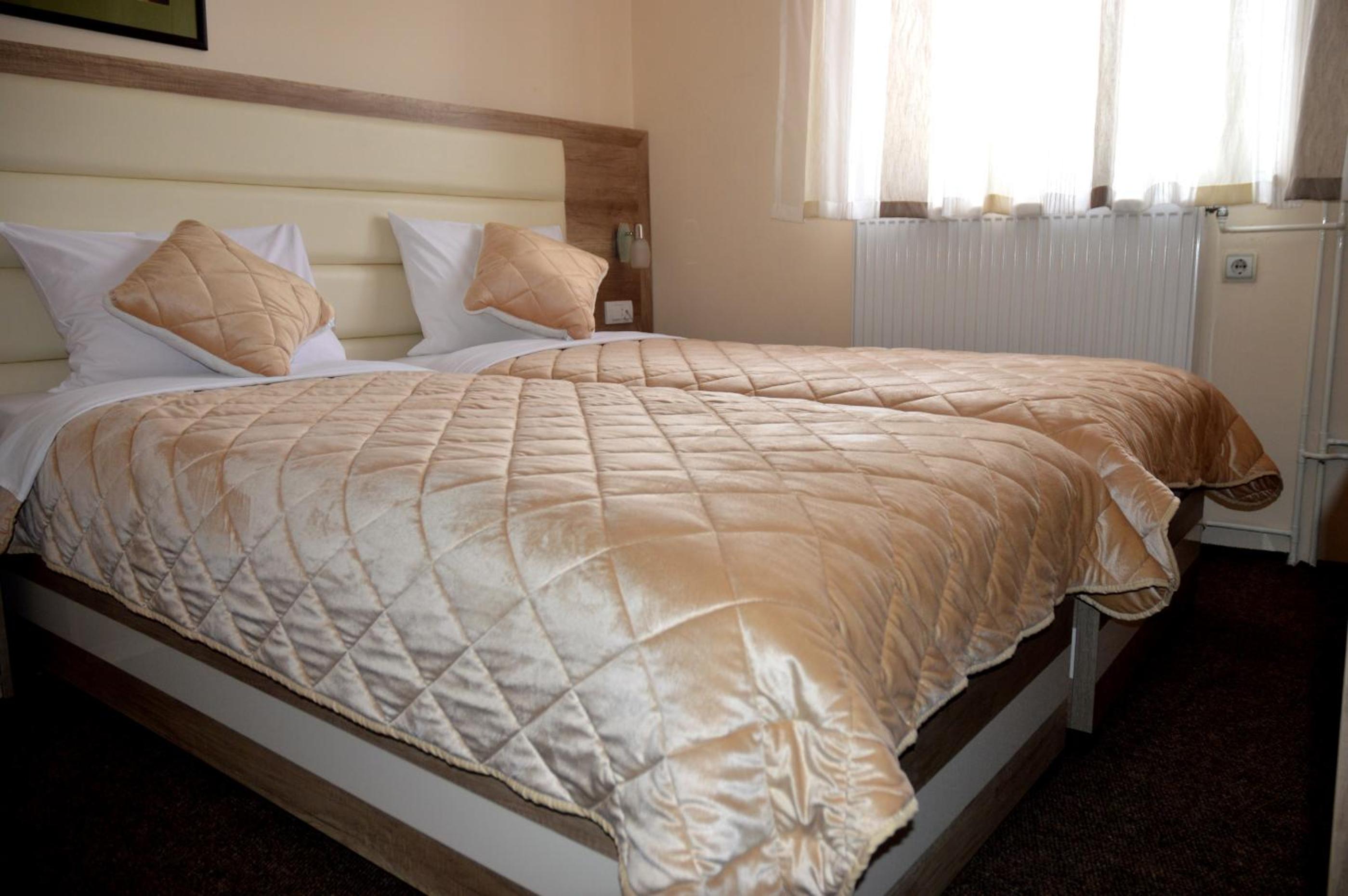 Twin Room - Photo 4
