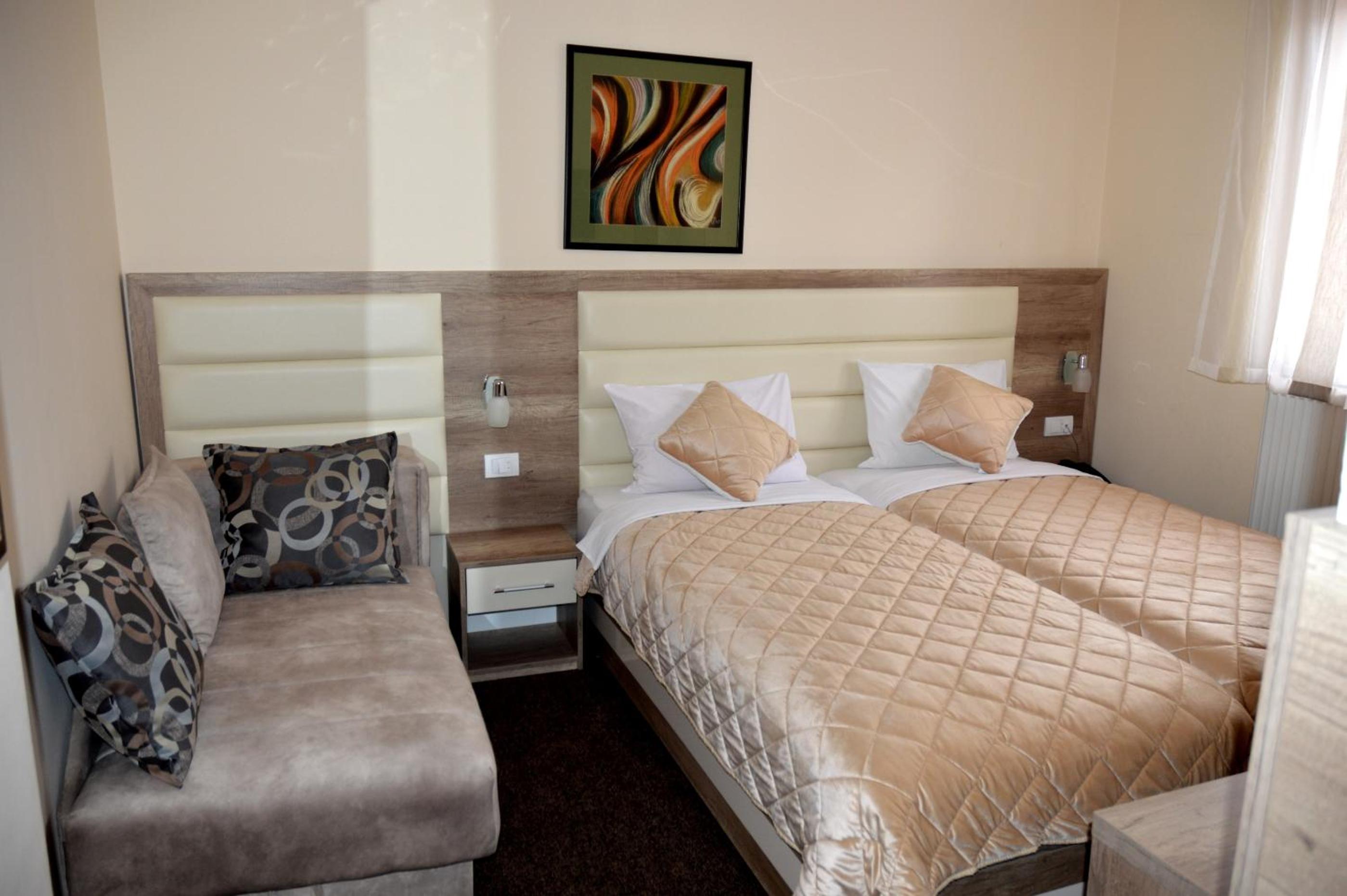 Twin Room - Photo 6