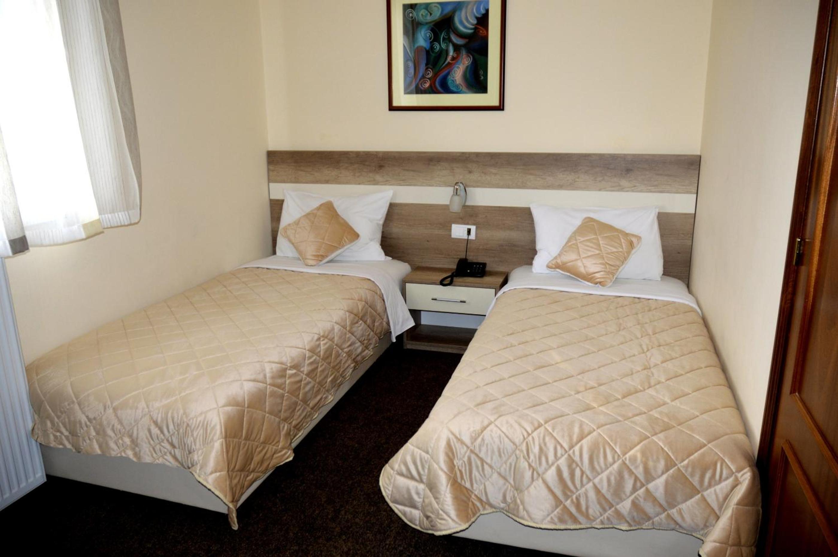 Twin Room - Photo 7