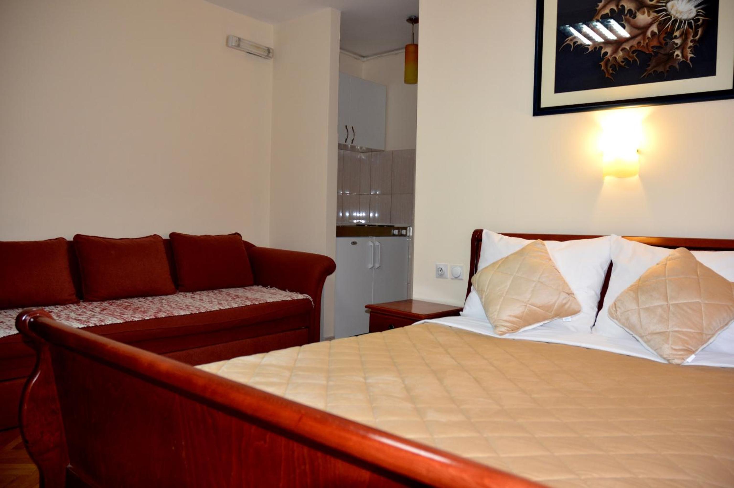 Double Room - Photo 7