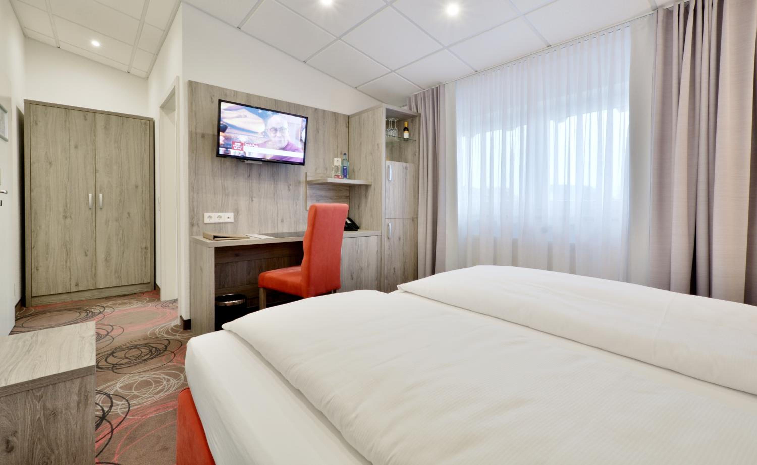 Small Double Room - Photo 5
