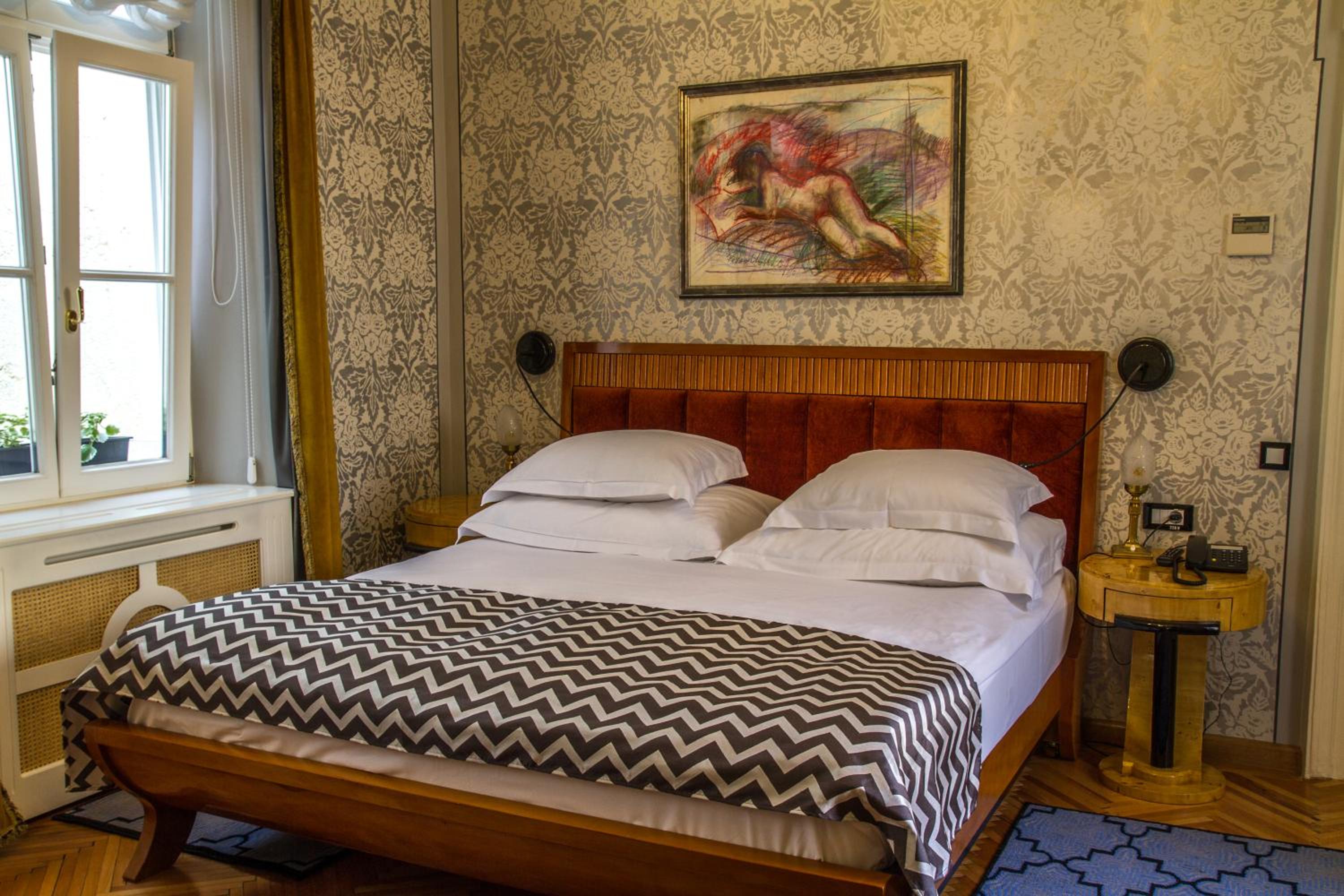 Deluxe King Suite