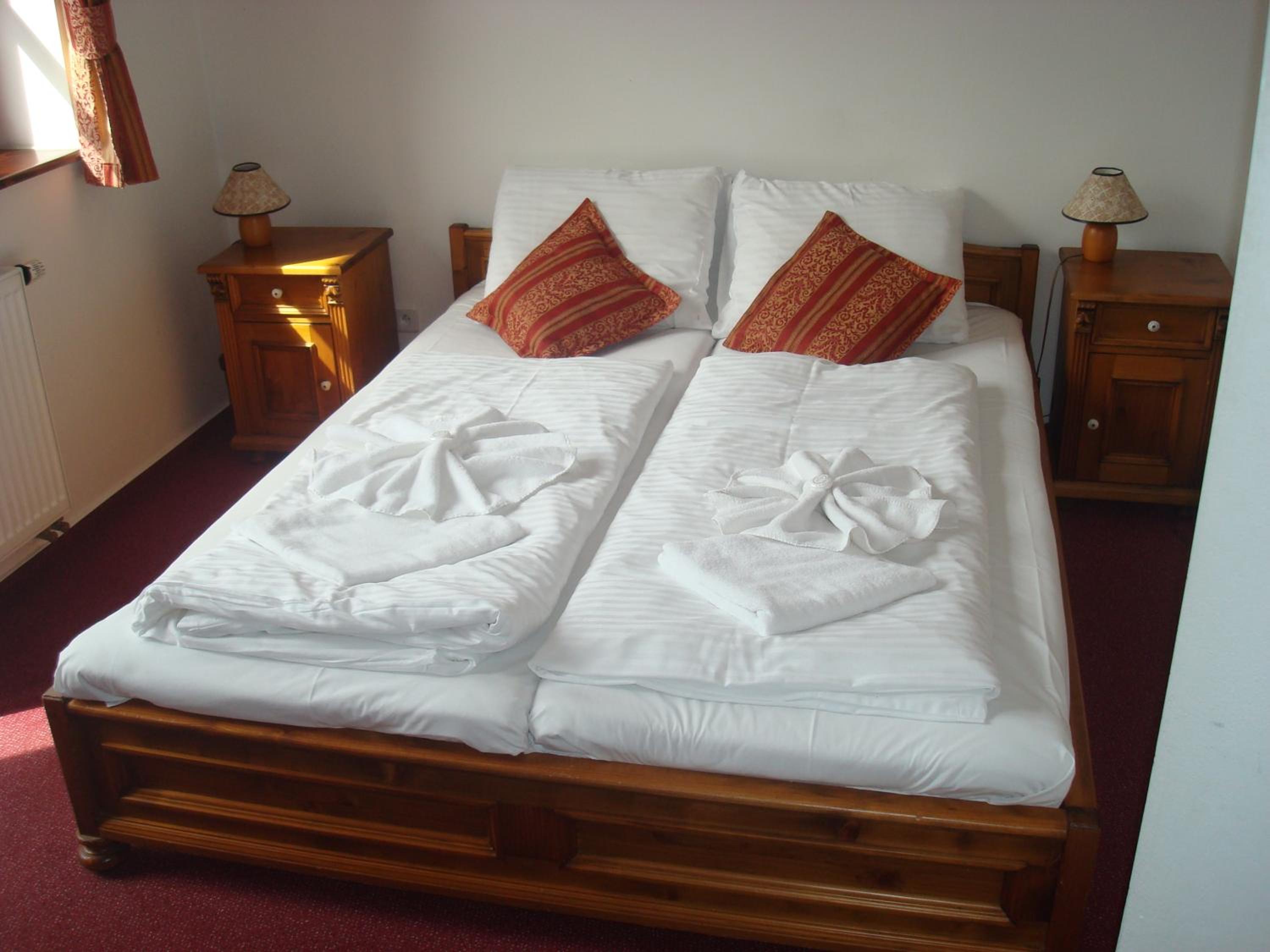 Double Room with Balcony - Photo 9
