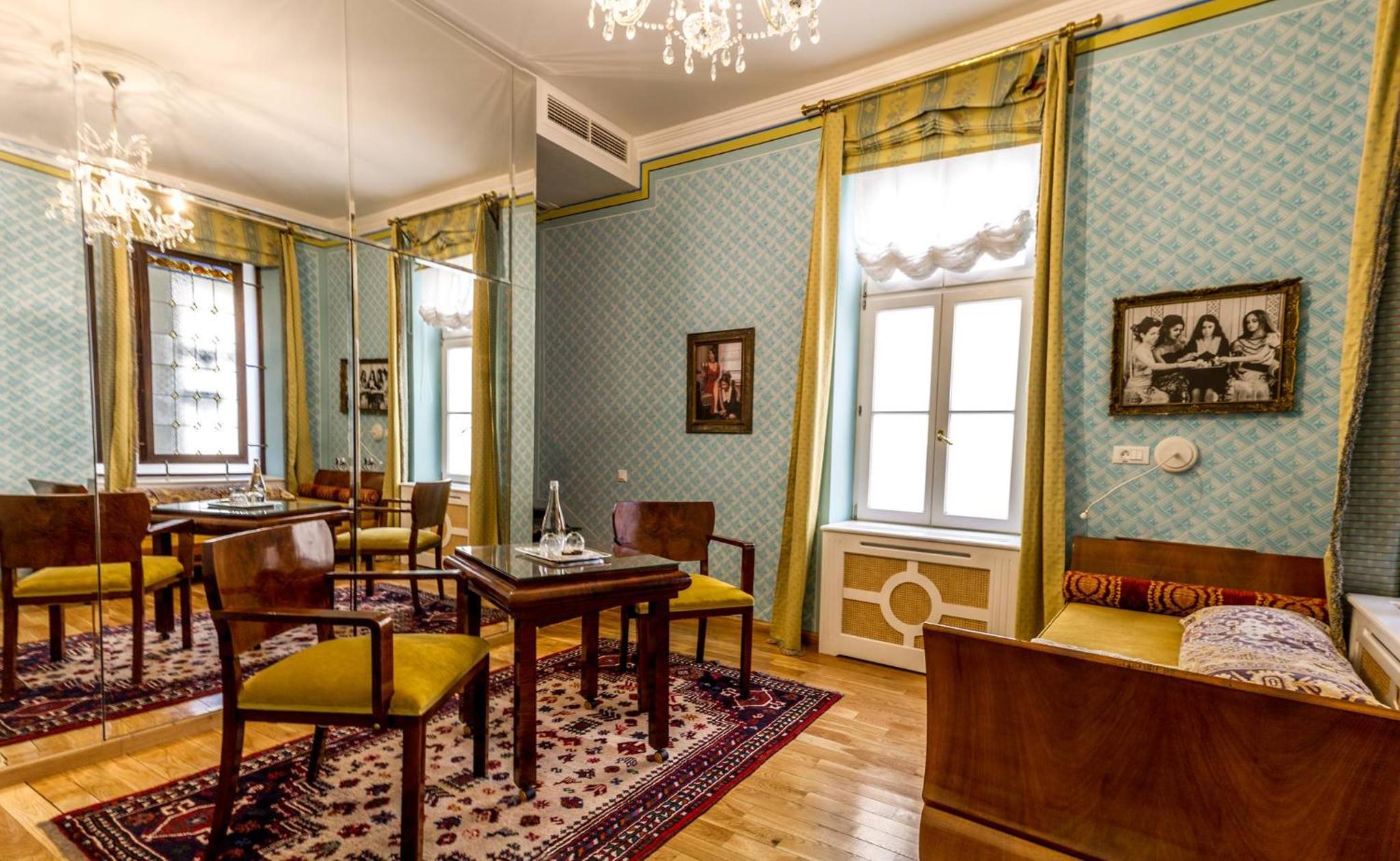Deluxe King Suite photo 2