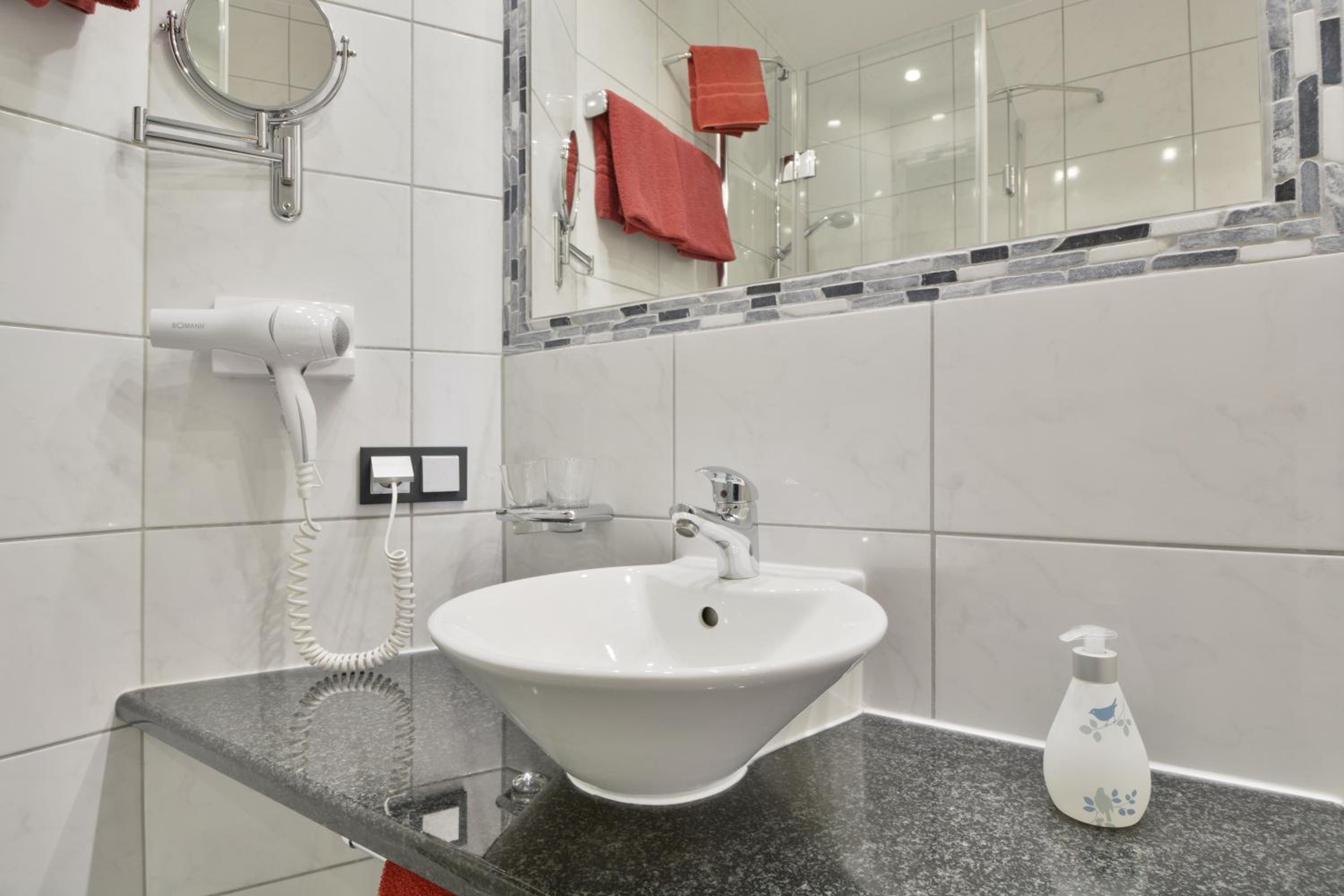 Double Room - Photo 9