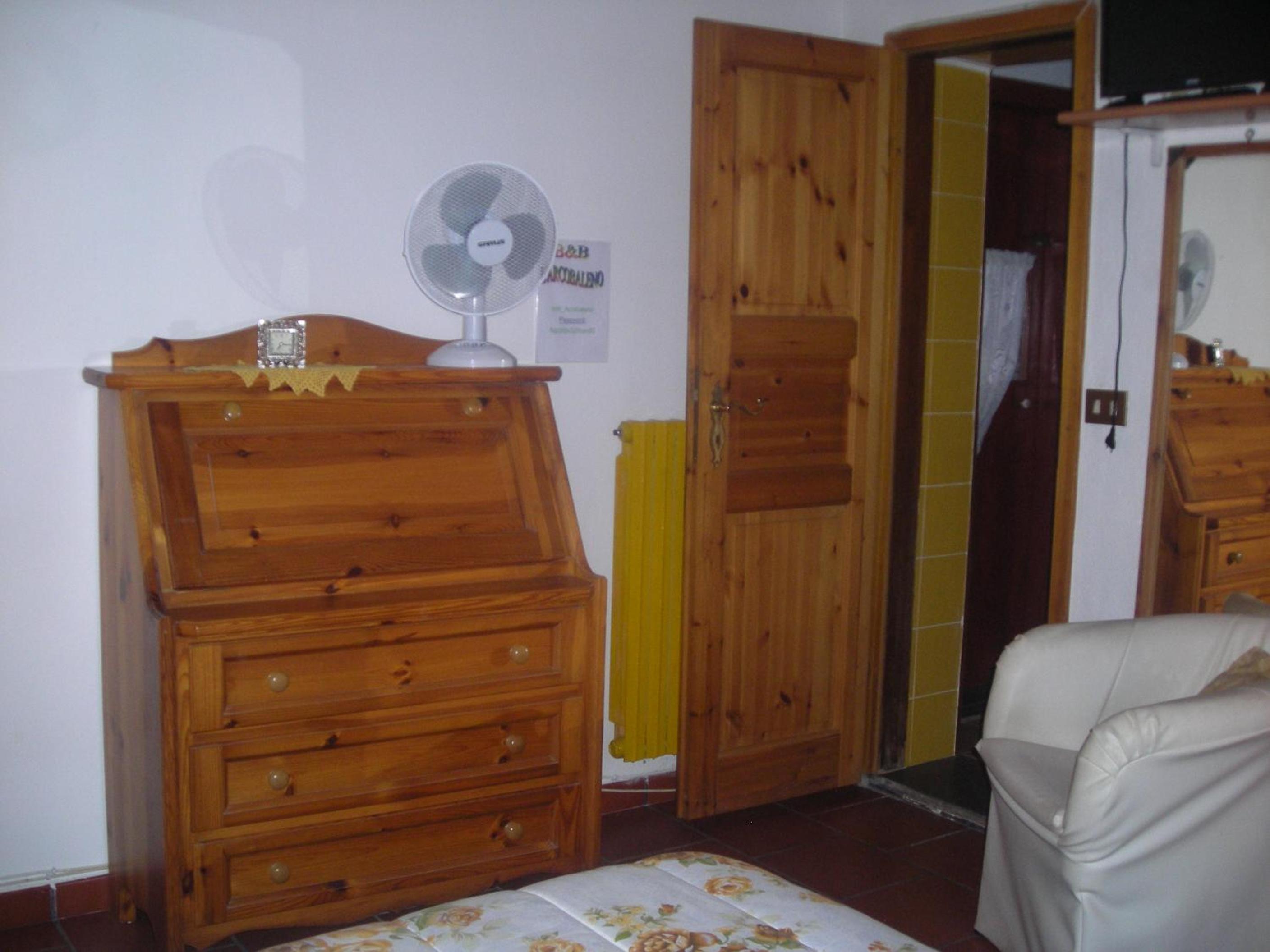 Double Room - Photo 7