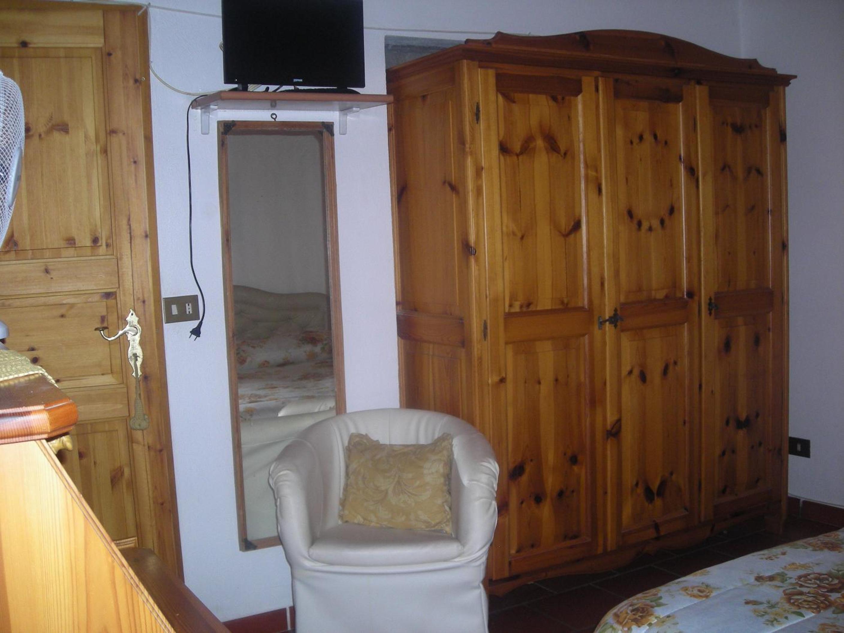 Double Room - Photo 10