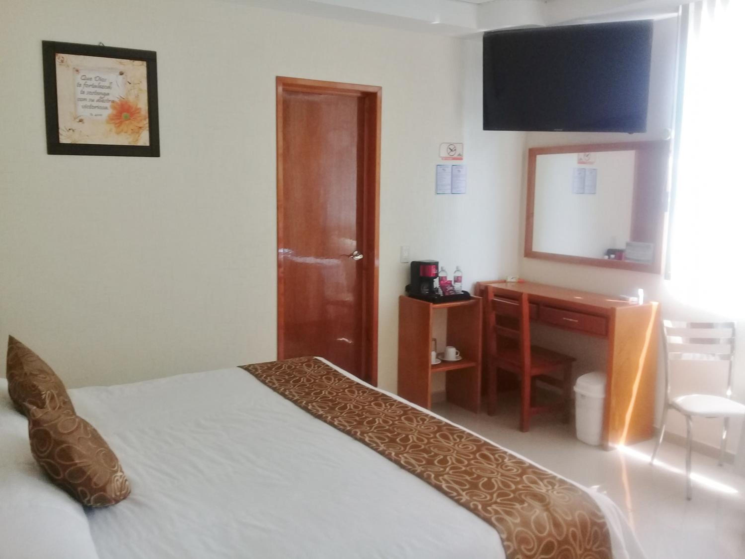 Standard Suite - Photo 8