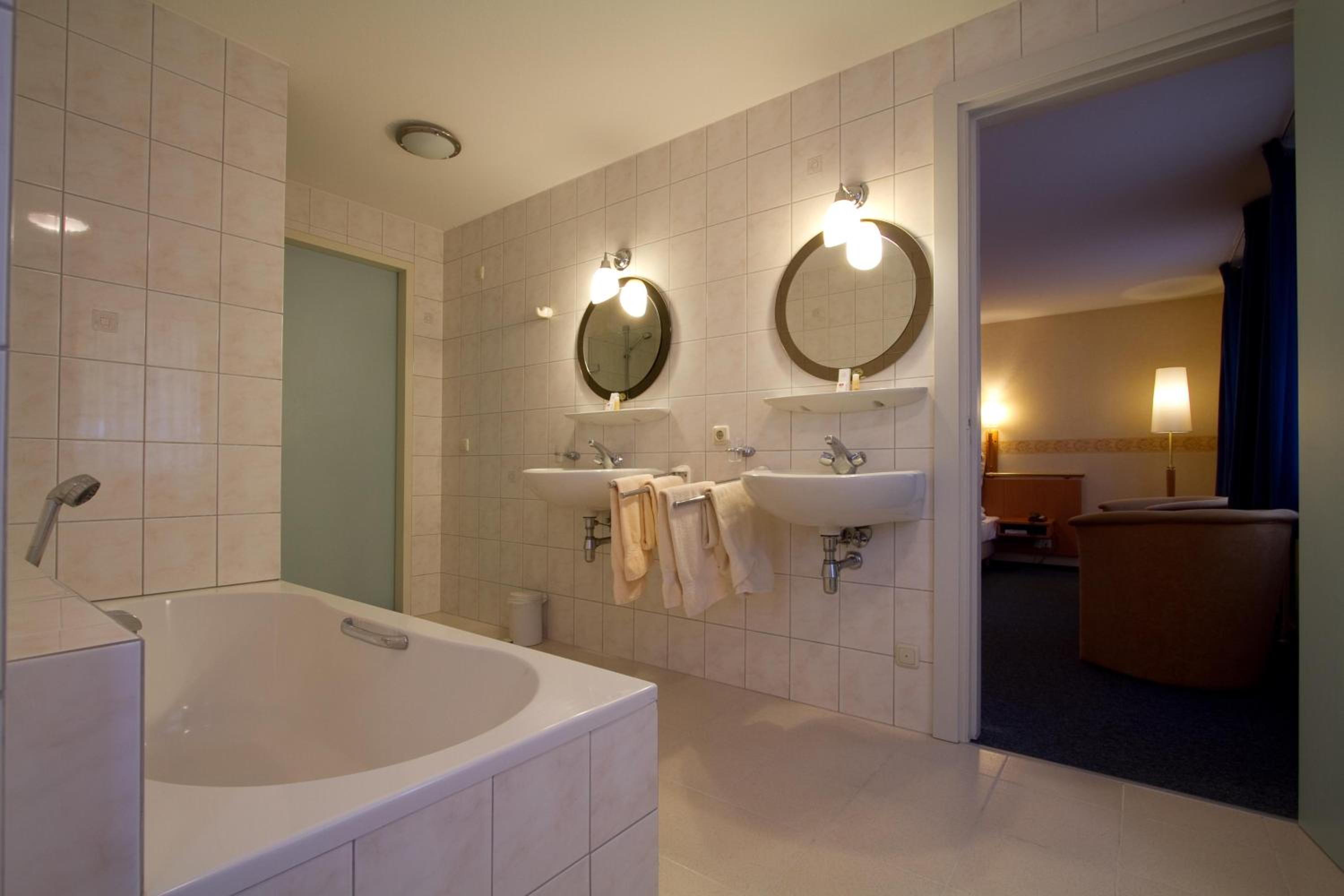 Comfort Double Room with Bath - Photo 6