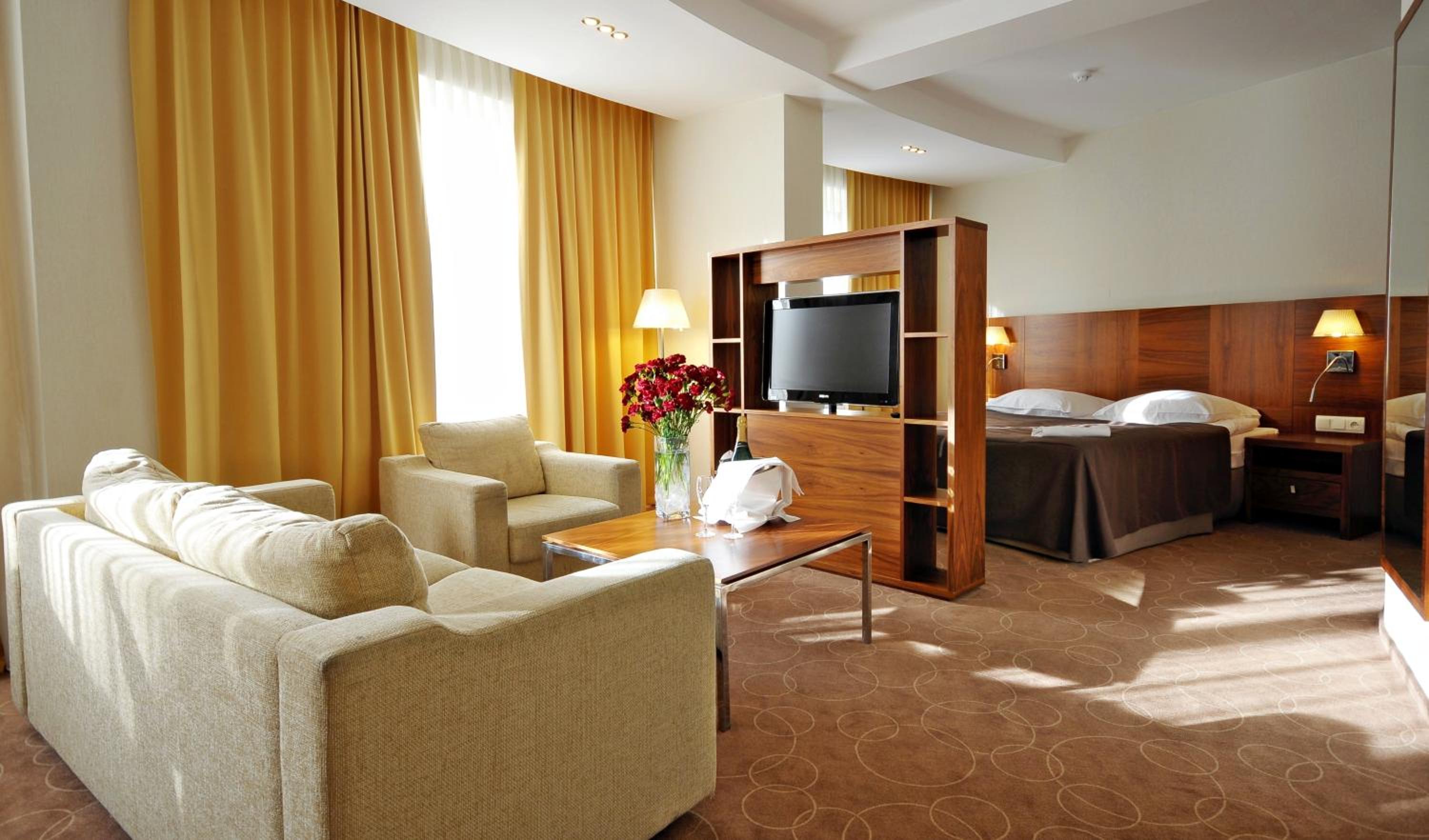 Executive Room - Photo 1