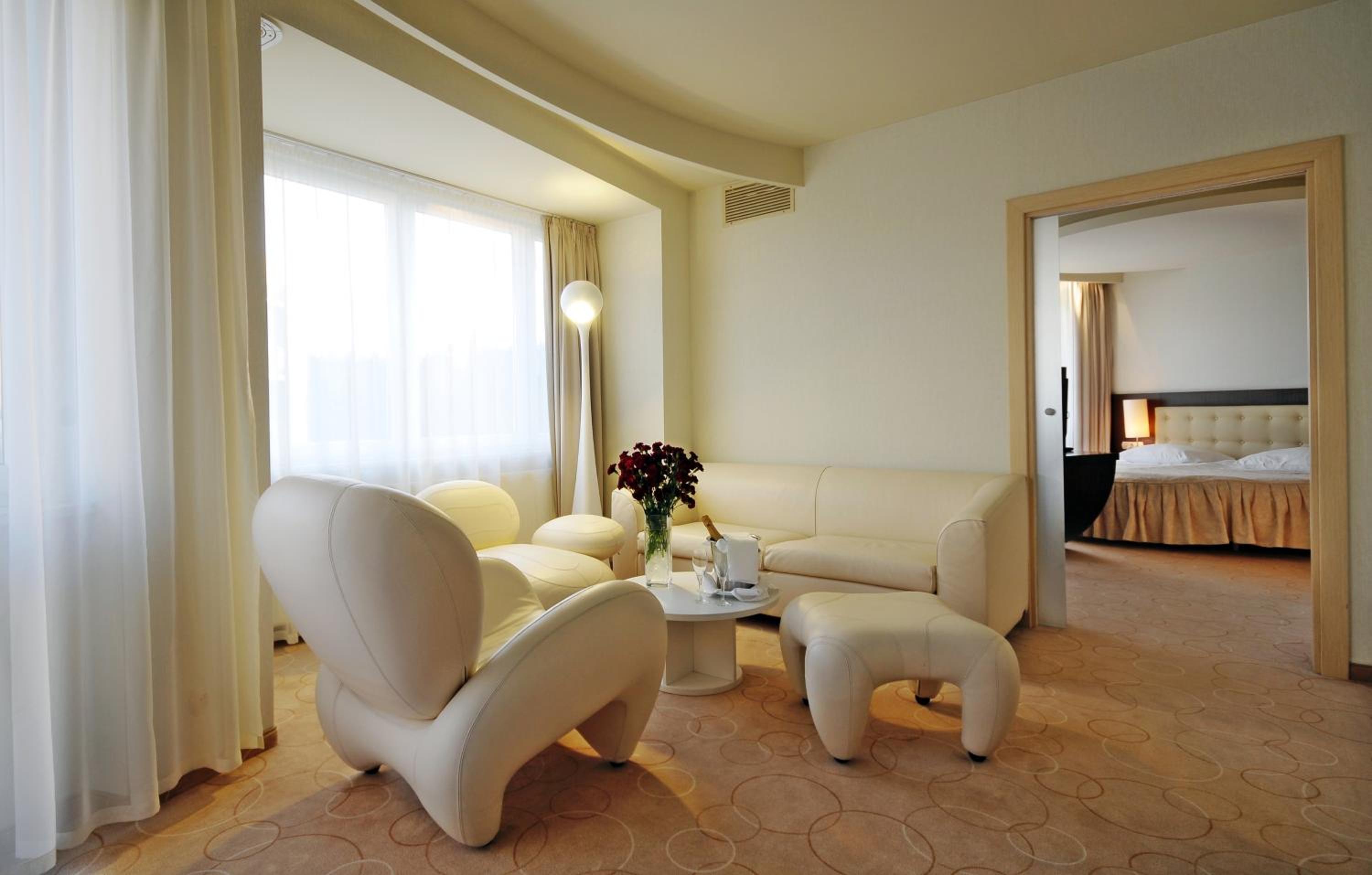 Suite - Photo 4