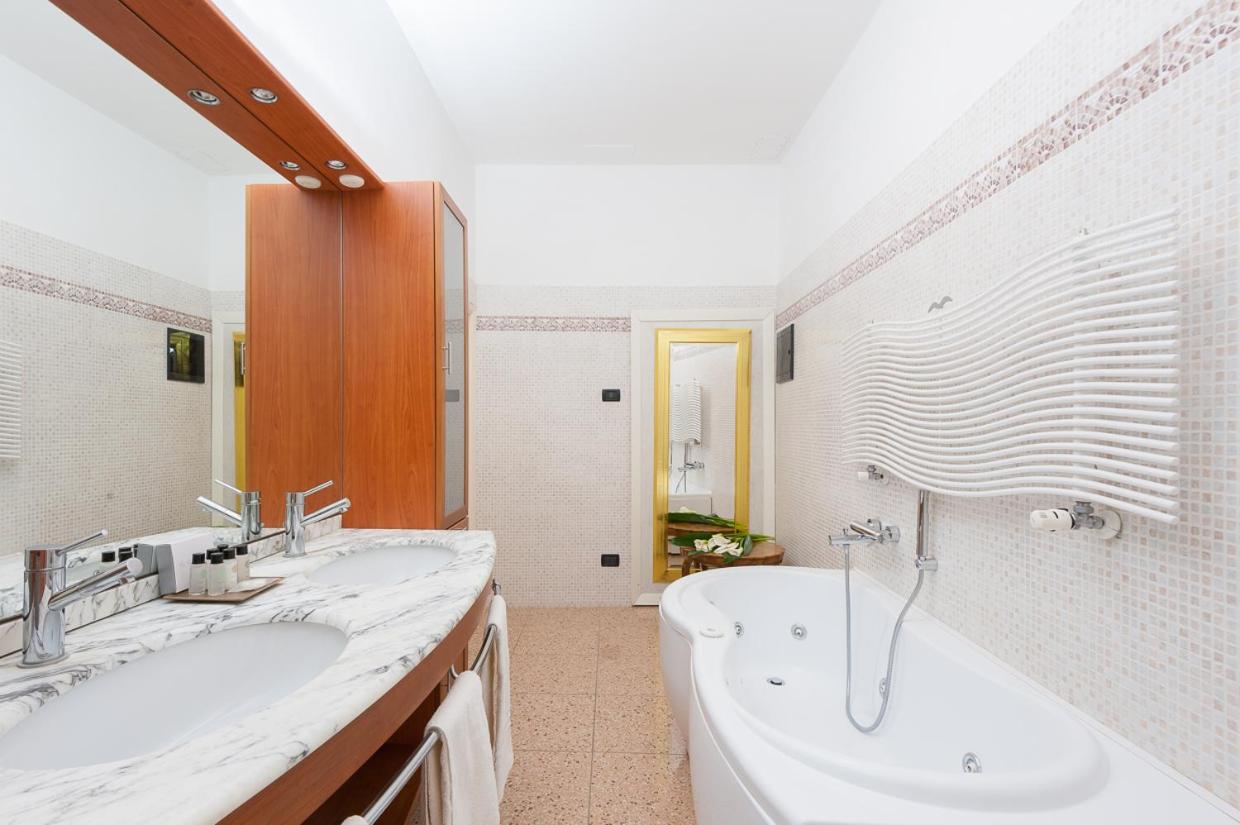 Junior Suite with Canal View photo 2