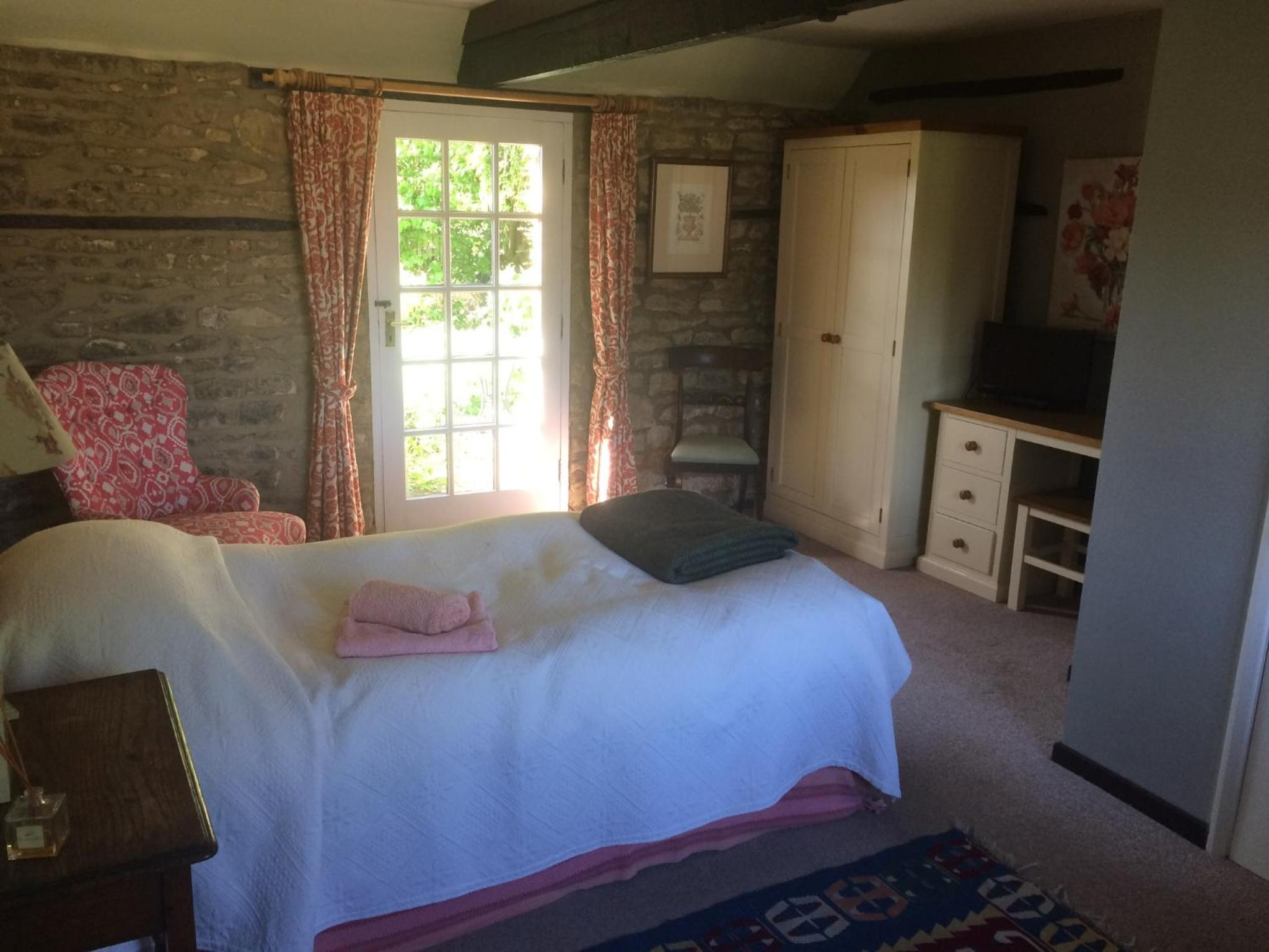 Twin Room - Photo 3