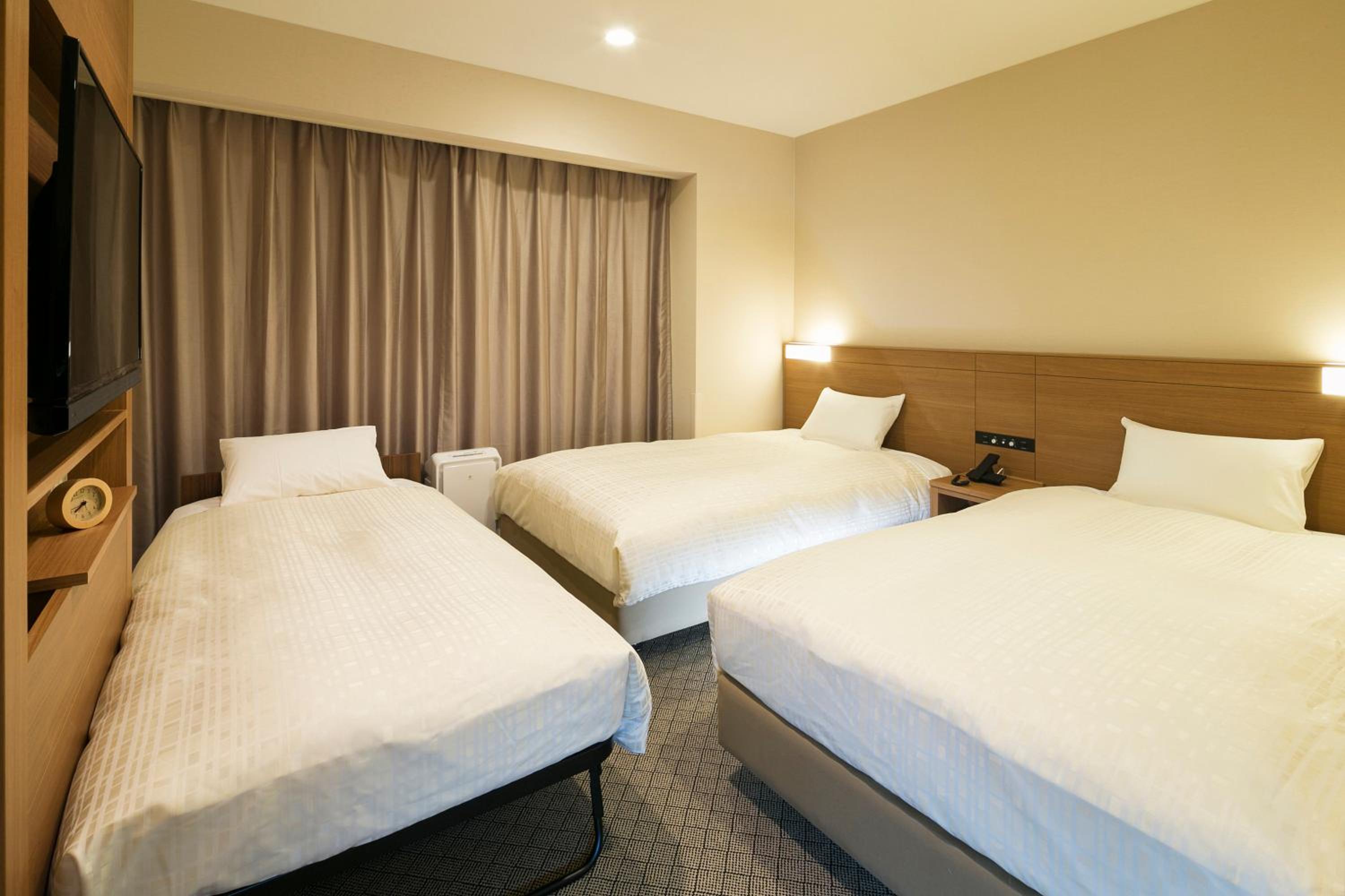 Twin Room with Extra Bed photo 1