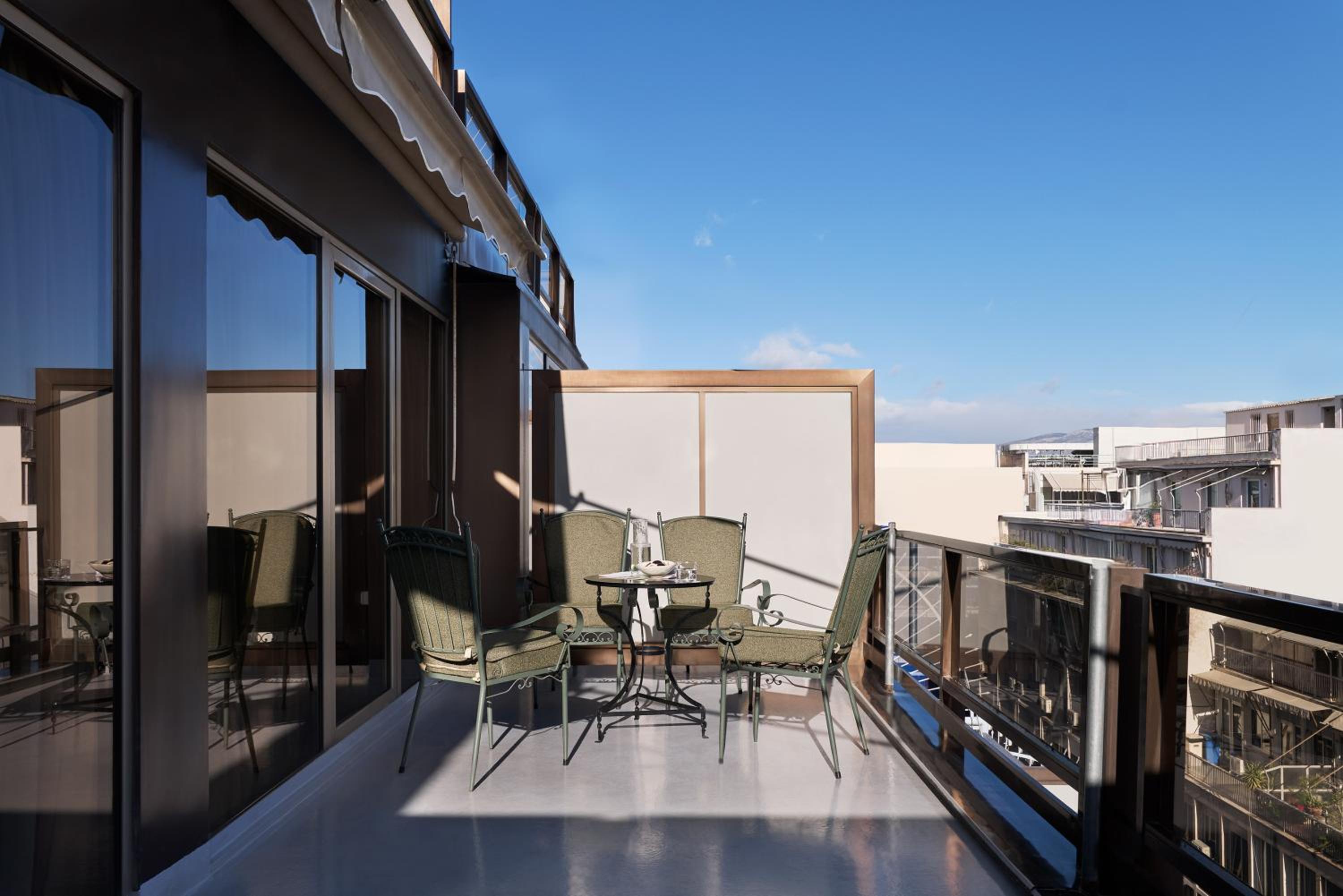 Deluxe Family Room City View