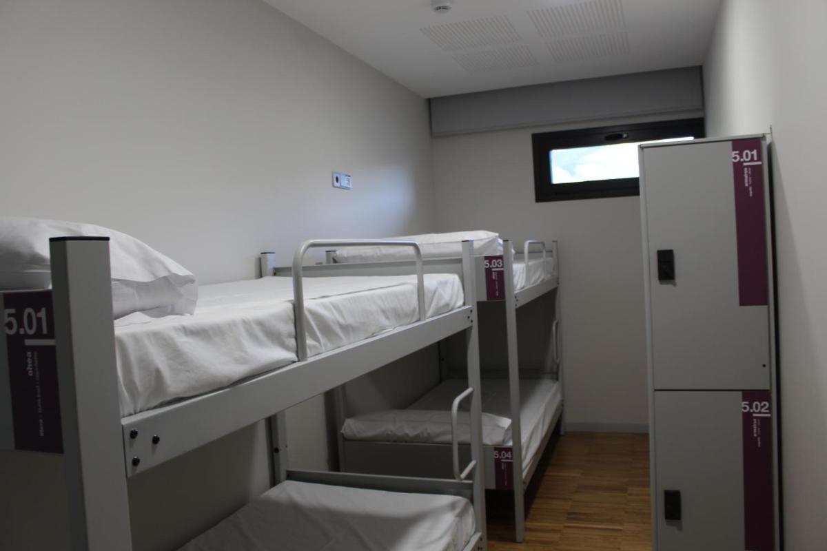 Bed in 4-Bed Dormitory Room photo 3