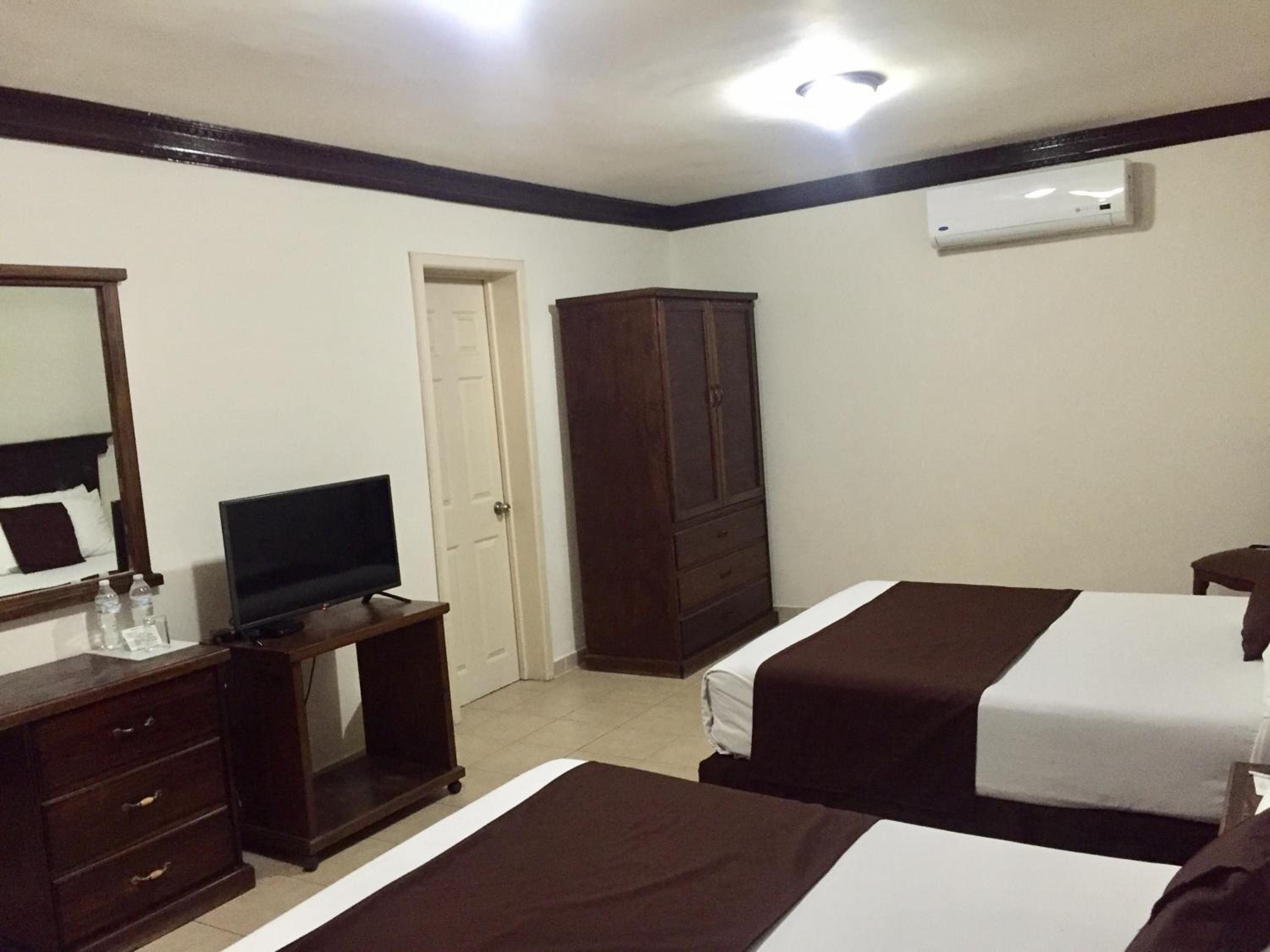 Double Room with Two Double Beds photo 1