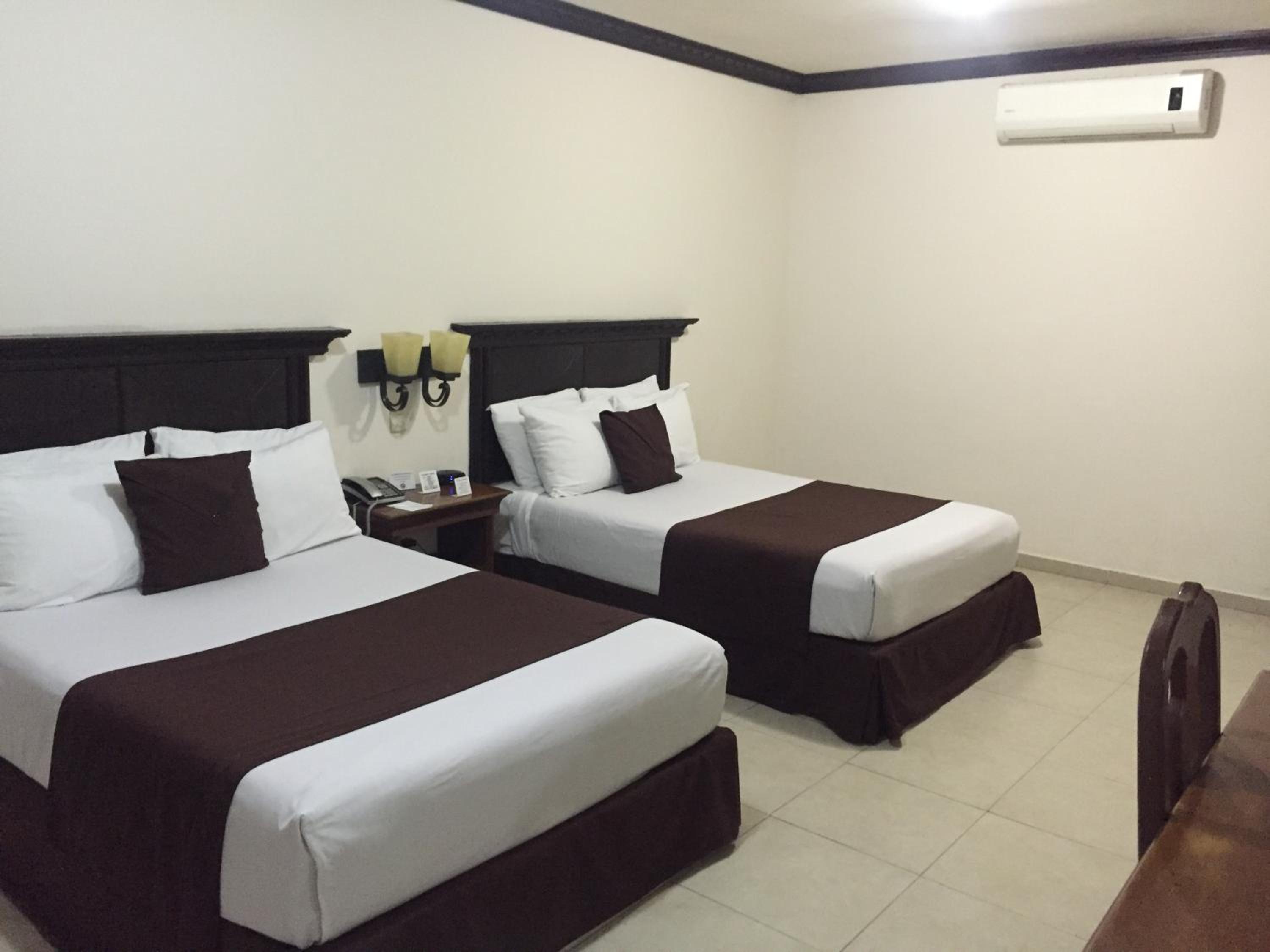 Double Room with Two Double Beds photo 3