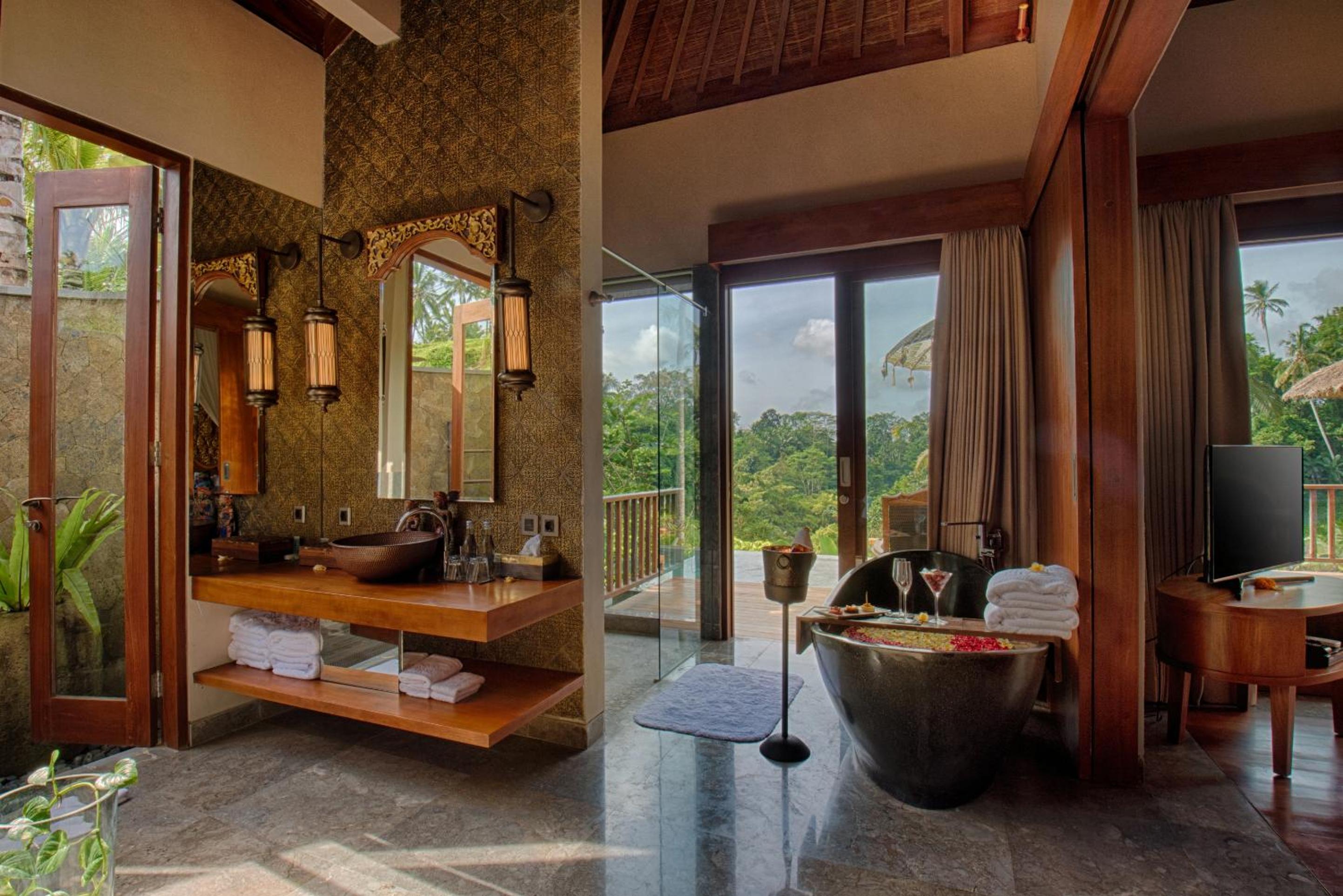 Luxury Villa with Private Pool thumbnail 5
