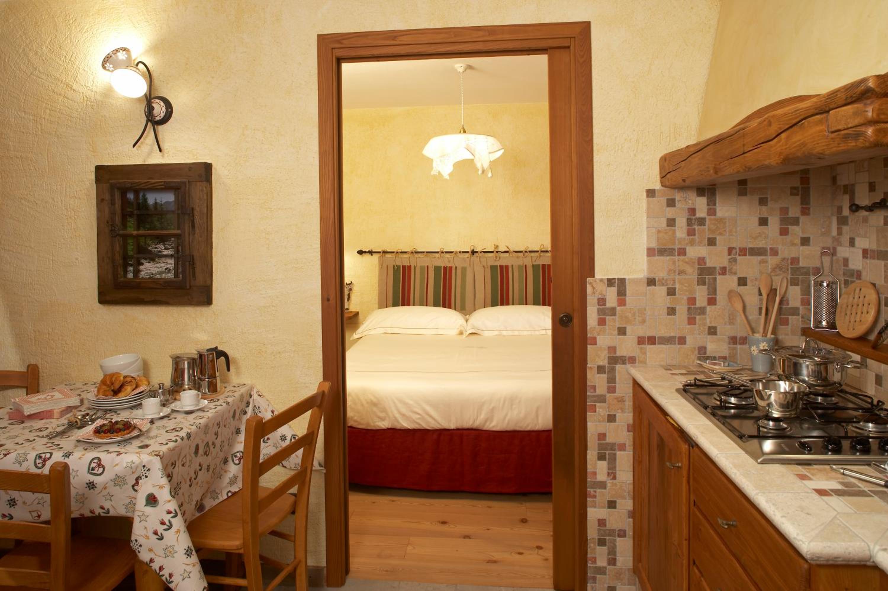 Superior One-Bedroom Apartment (2 Adults + 2 Children) photo 1
