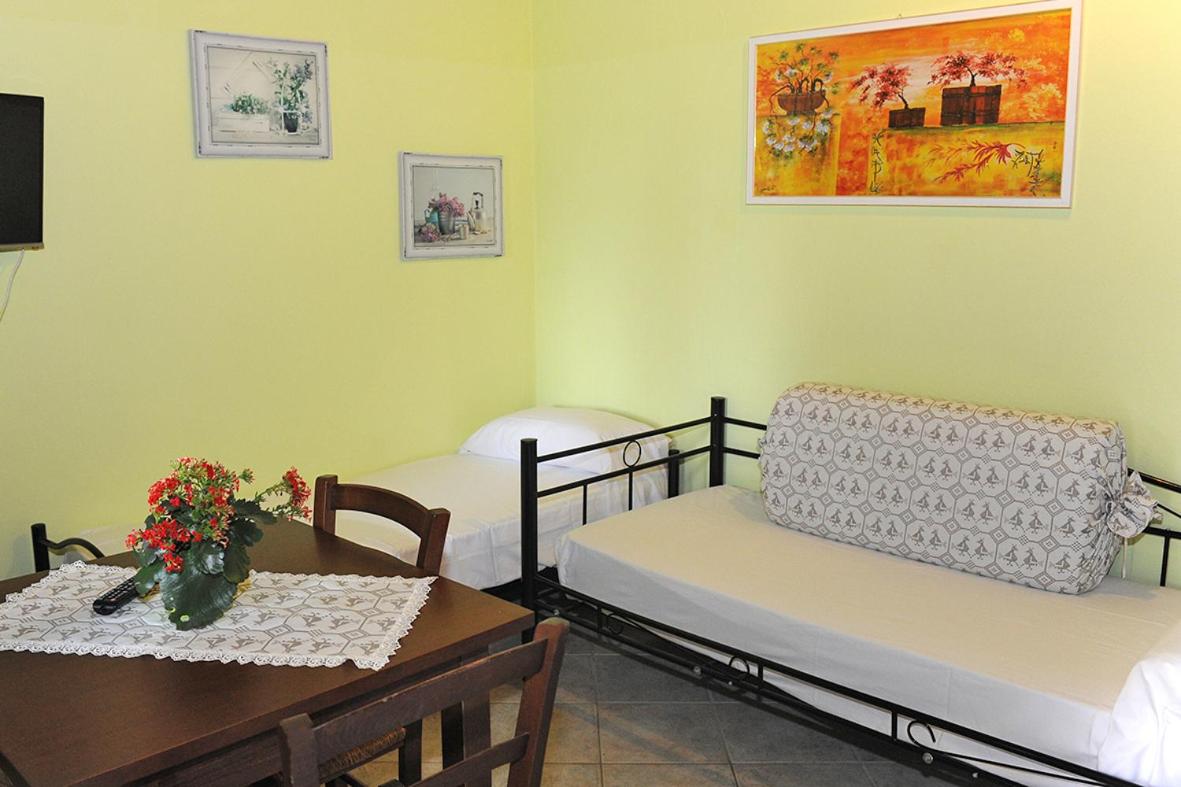 One-Bedroom Apartment (2 Adults + 2 Children) - Photo 4