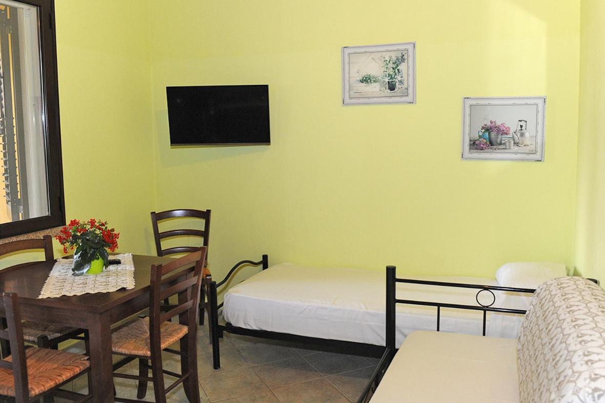One-Bedroom Apartment (2 Adults + 2 Children) - Photo 5