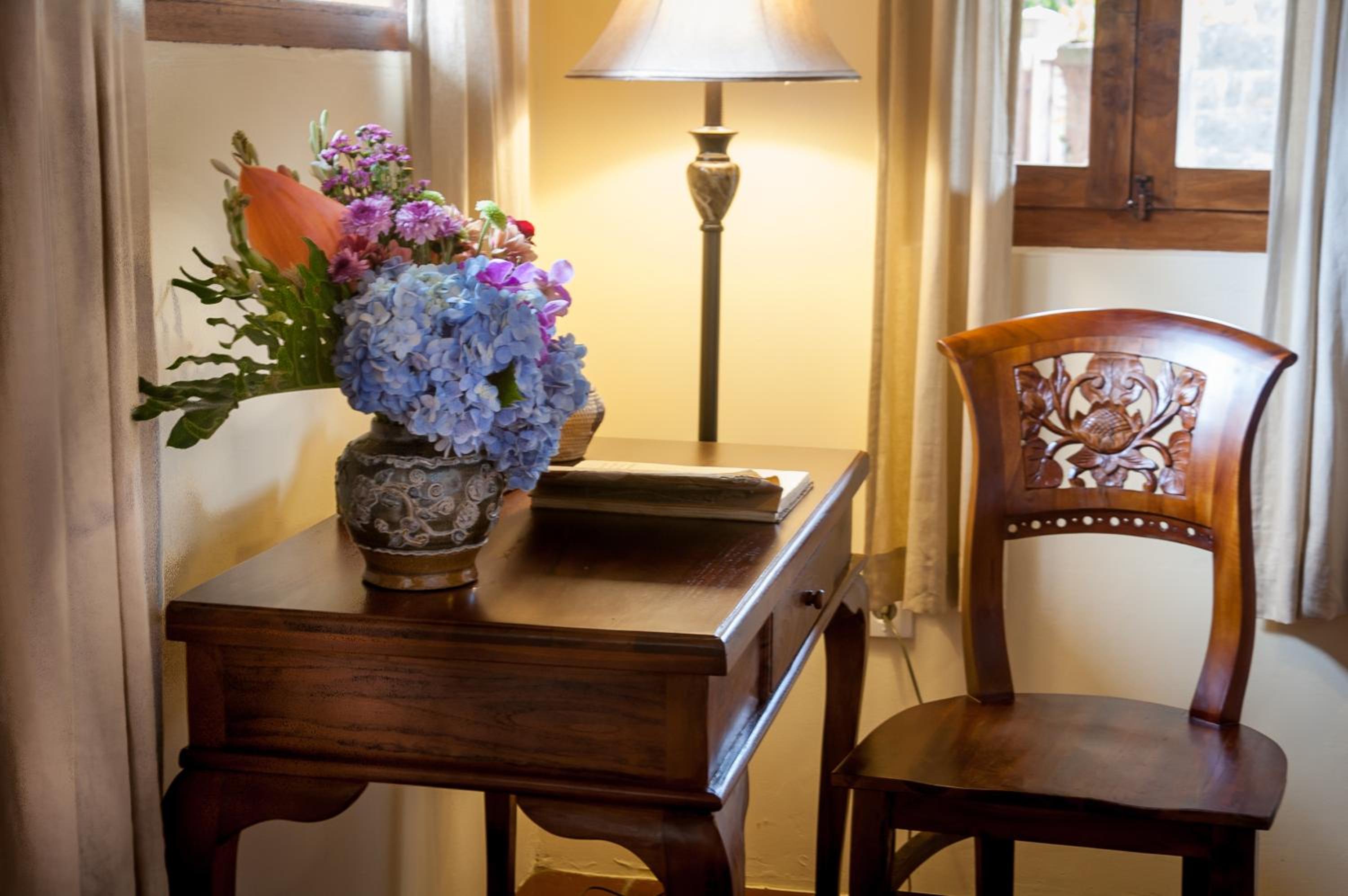 Premium King Room with Garden View - Photo 8