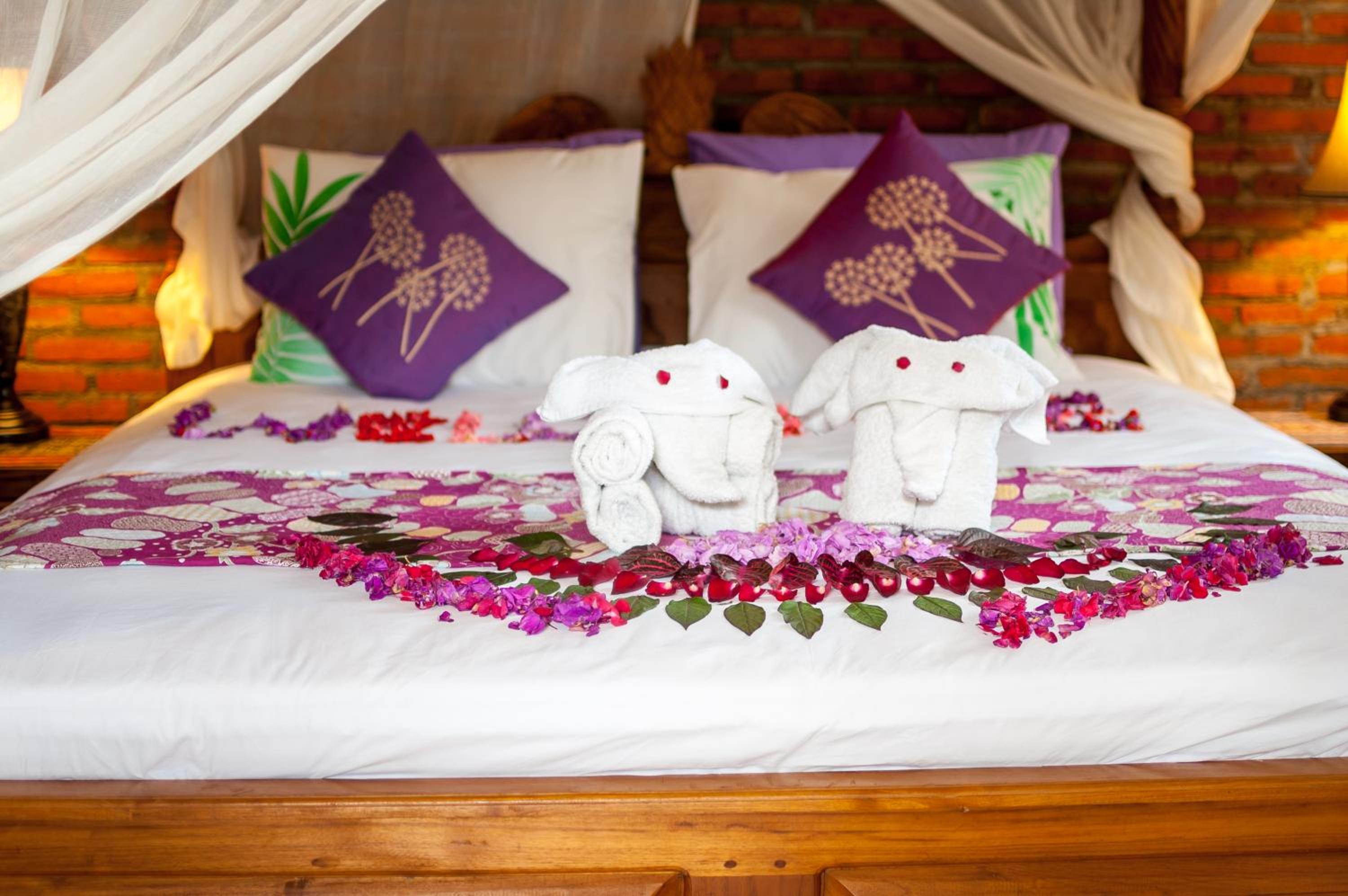 Premium King Room with Garden View - Photo 9