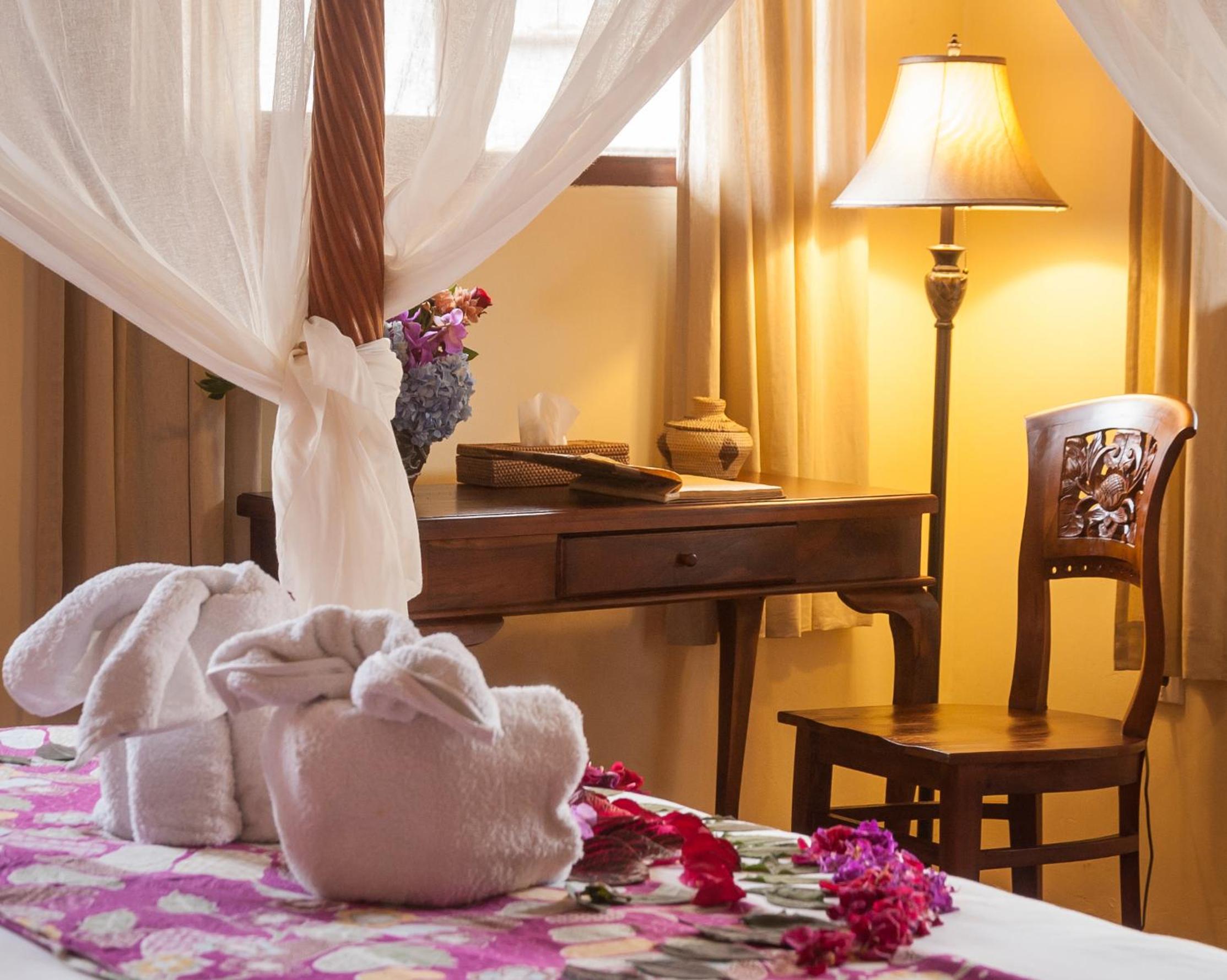 Premium King Room with Garden View - Photo 13