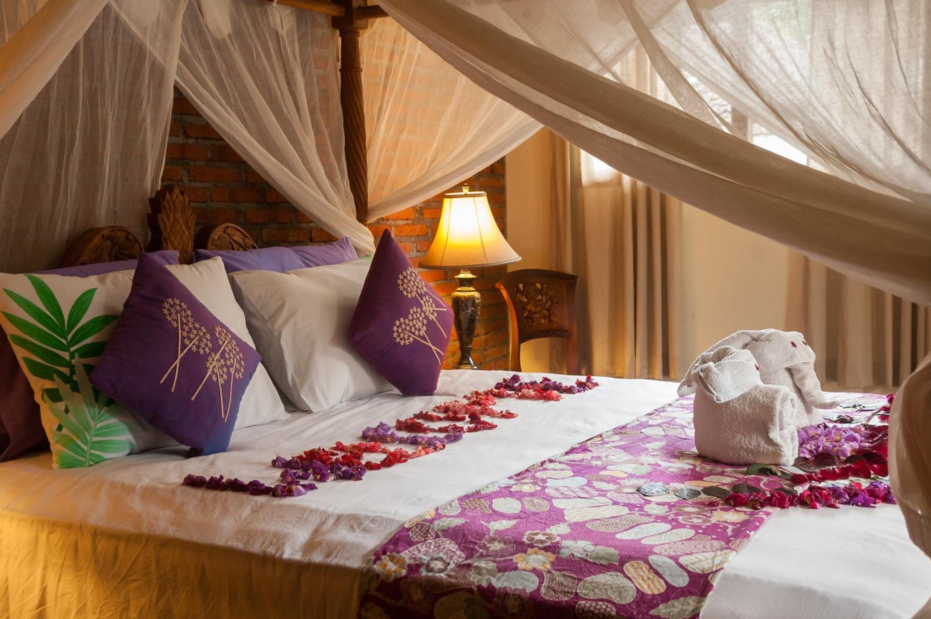 Premium King Room with Garden View - Photo 4