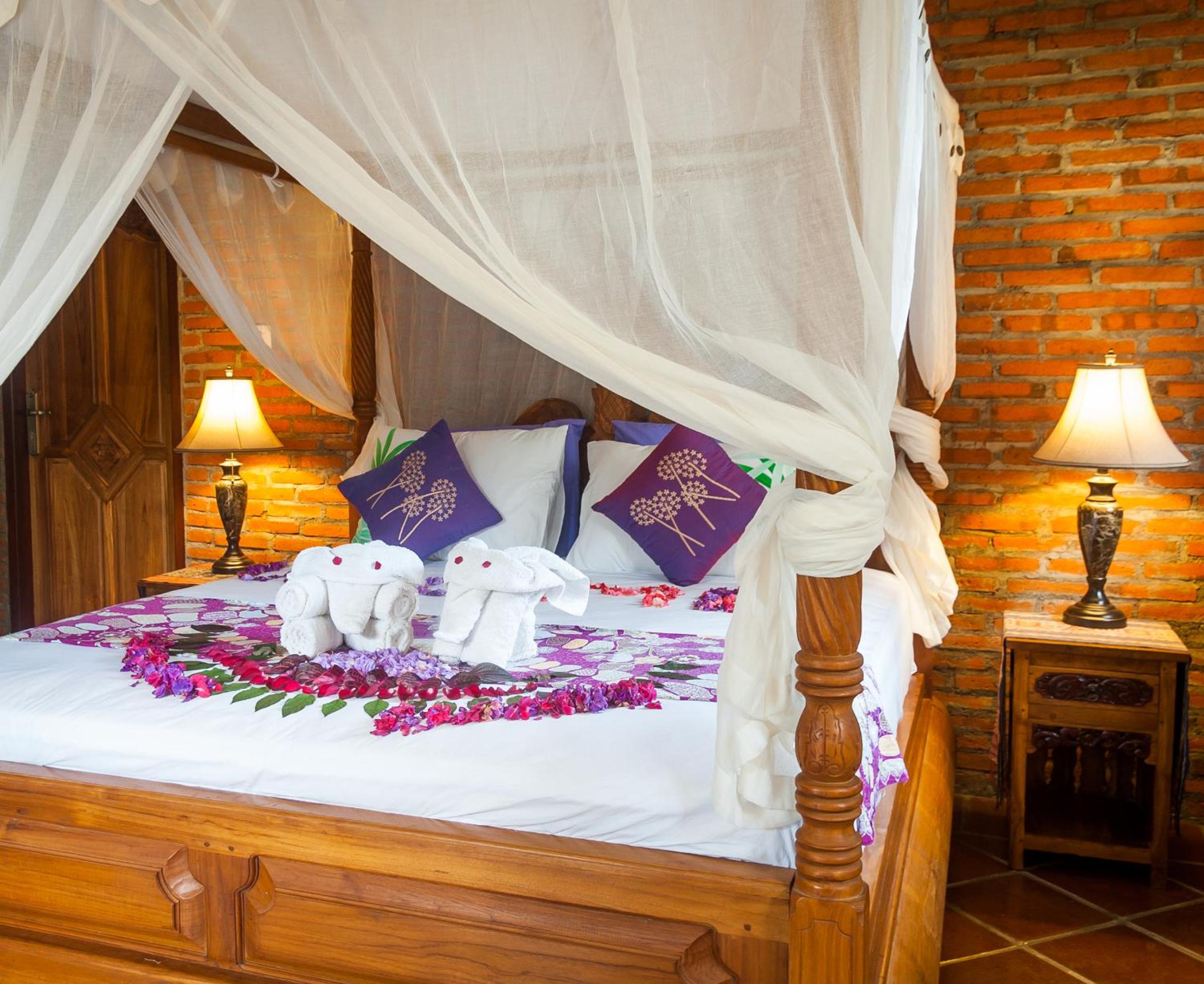 Premium King Room with Garden View - Photo 5