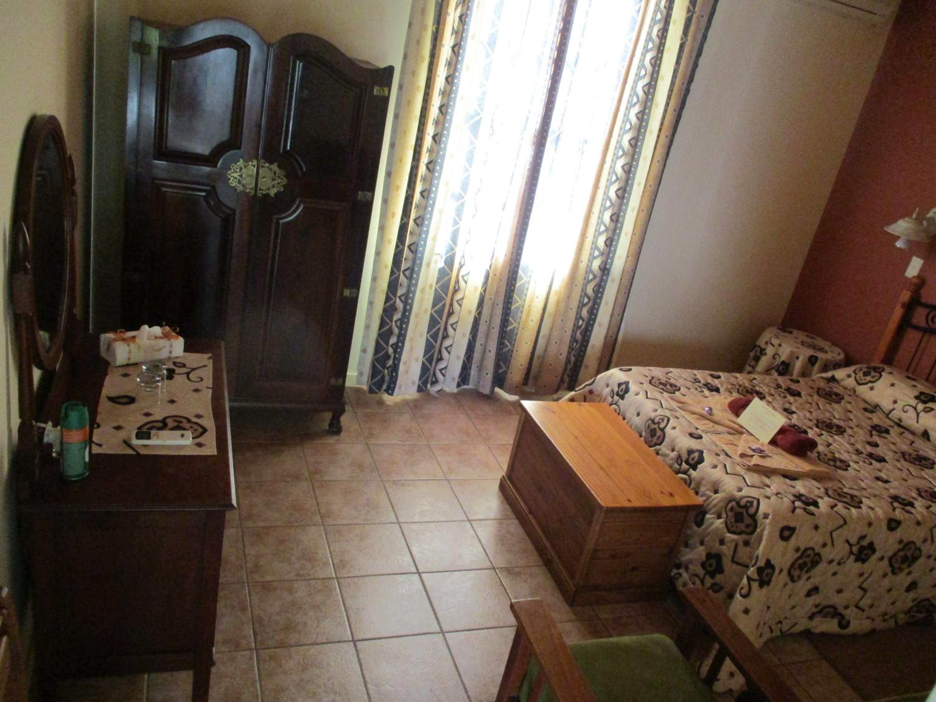 Standard Double Room - Photo 4