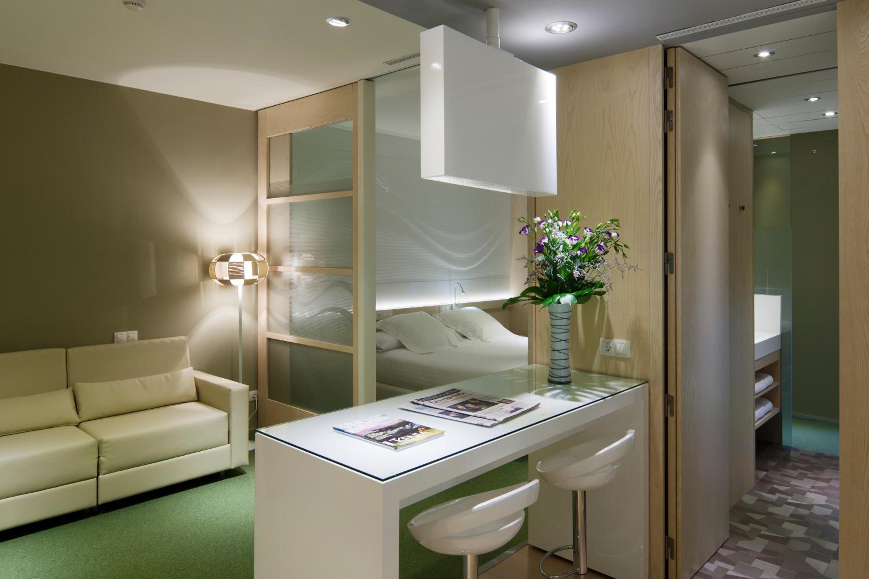 One-Bedroom Apartment (1 - 2 Adults) photo 2